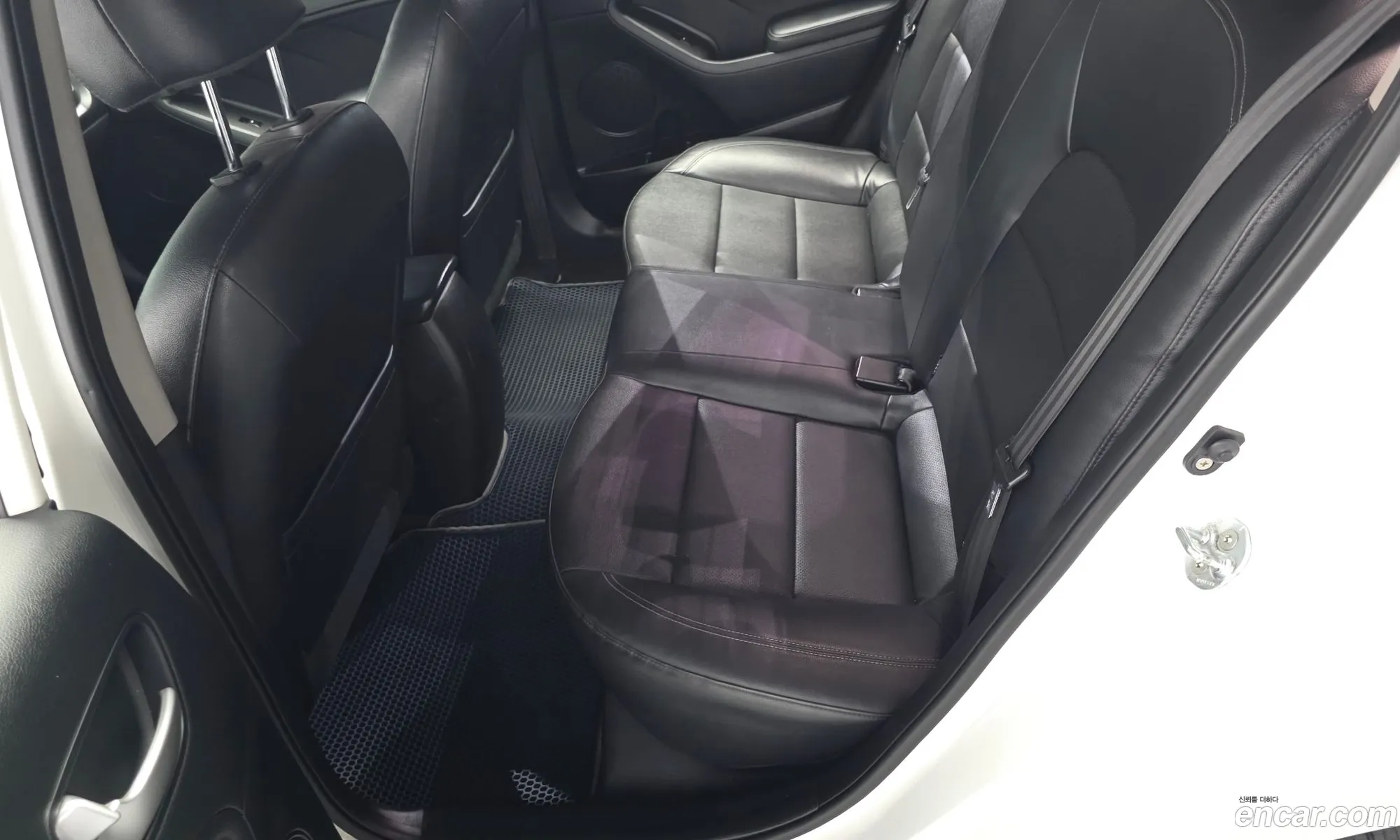Kia K3 2015 — 19