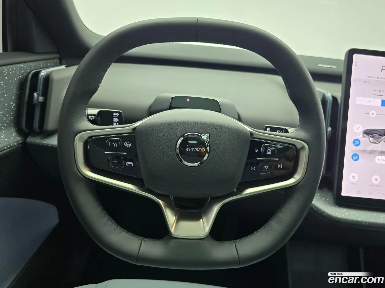 Volvo EX30 2025 — 11