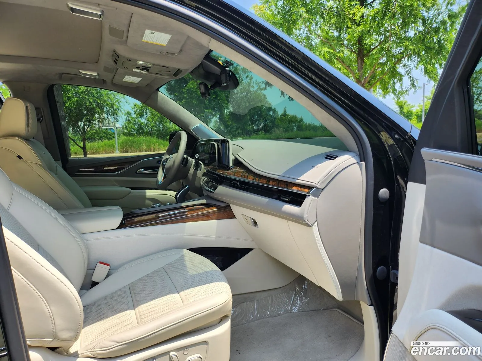 Cadillac Escalade 2023 — 18