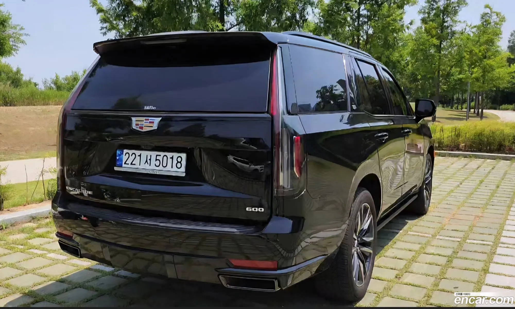 Cadillac Escalade 2023 — 16