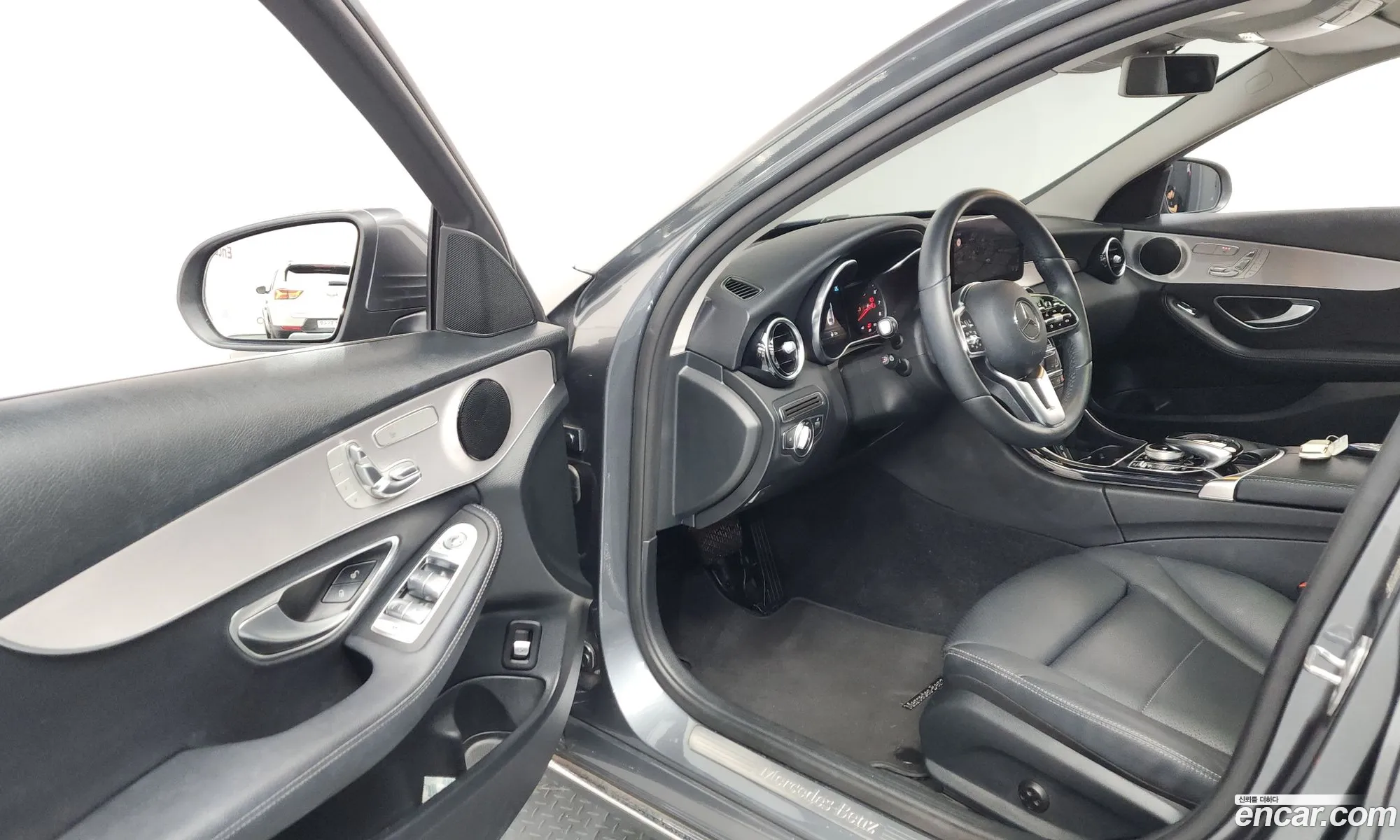 Mercedes-Benz C-Class W205 2020 — 25