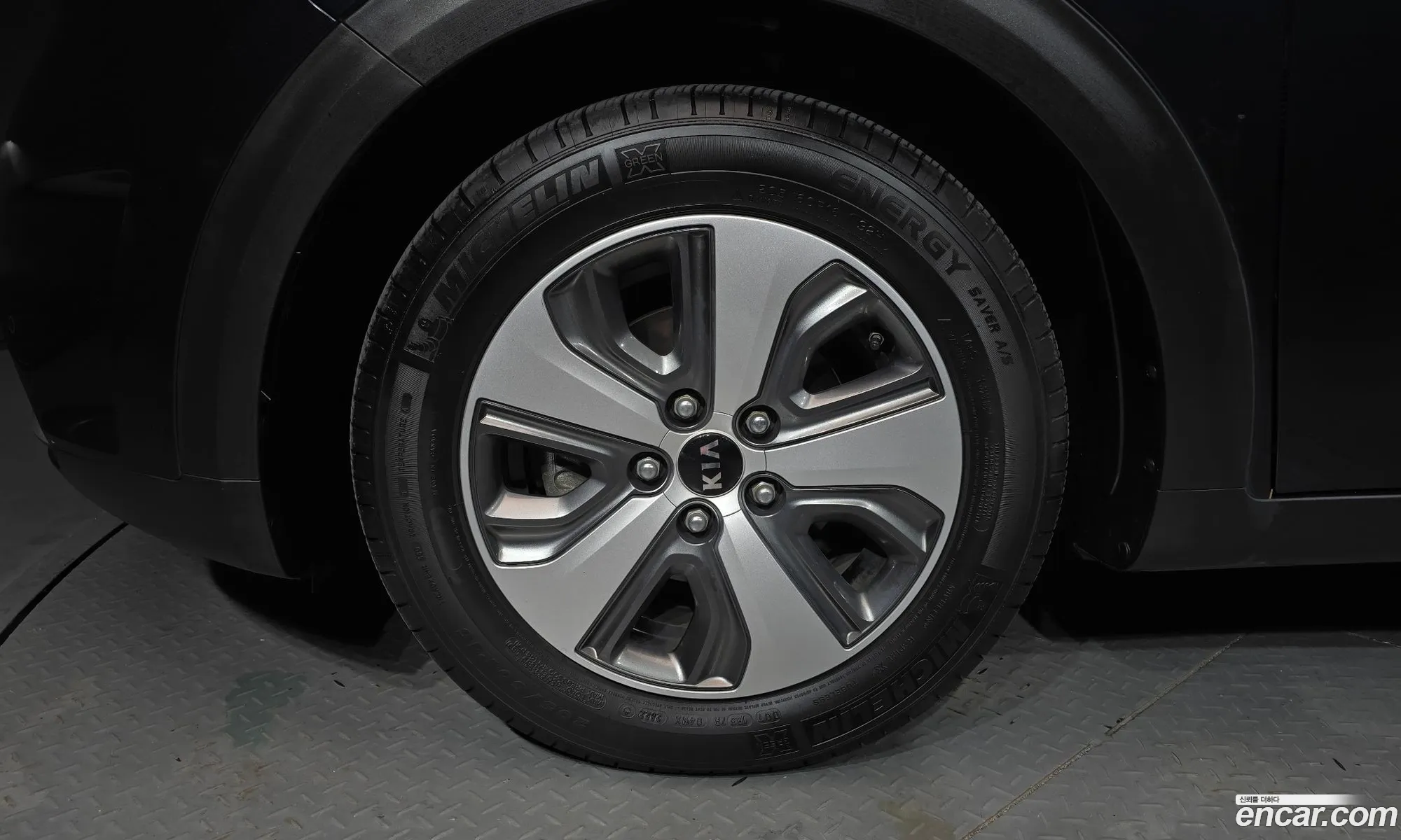 Kia Niro 2018 KNACC81CGJA252228 — 18