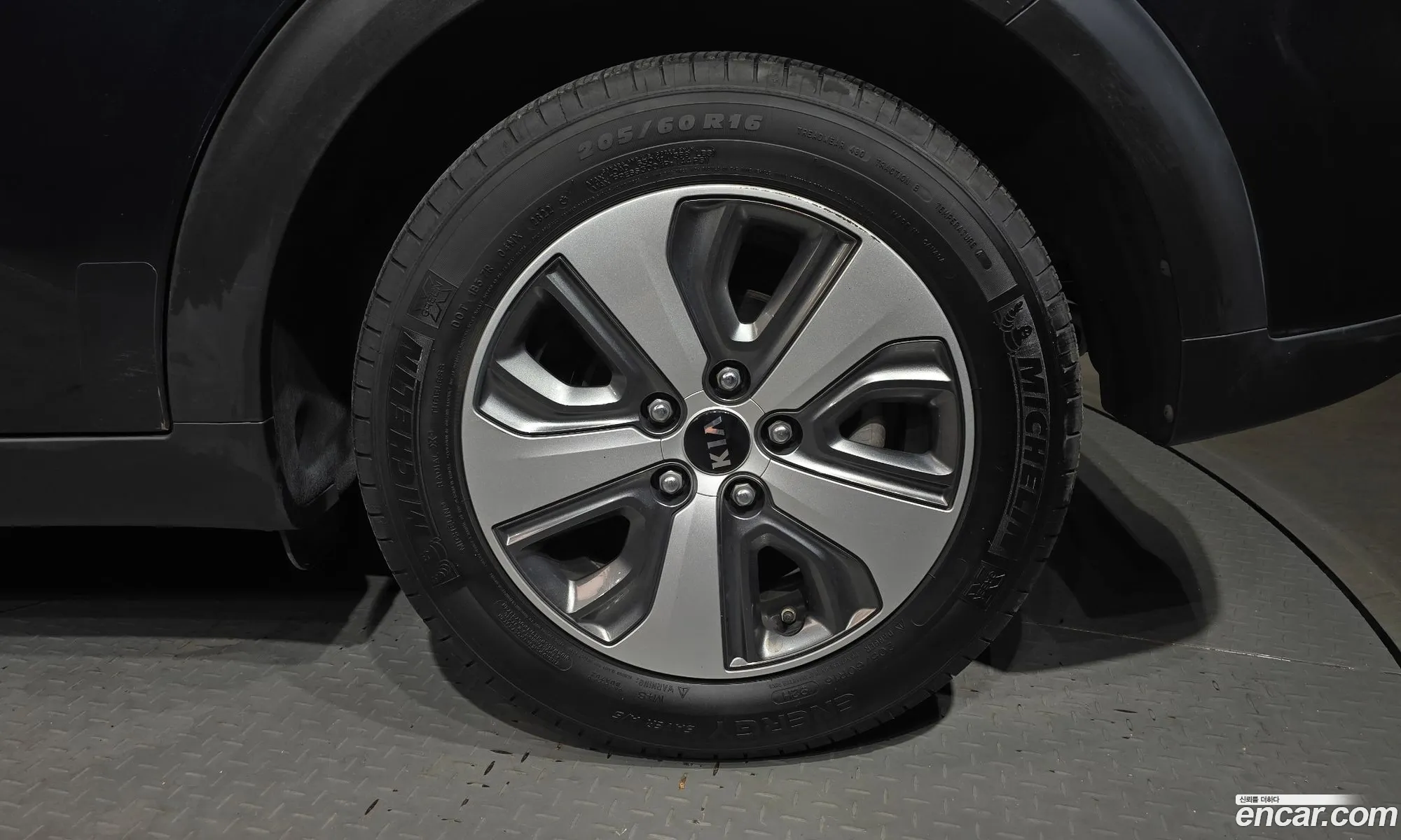 Kia Niro 2018 KNACC81CGJA252228 — 3