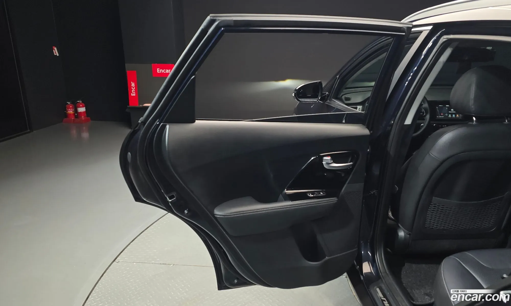 Kia Niro 2018 KNACC81CGJA252228 — 28