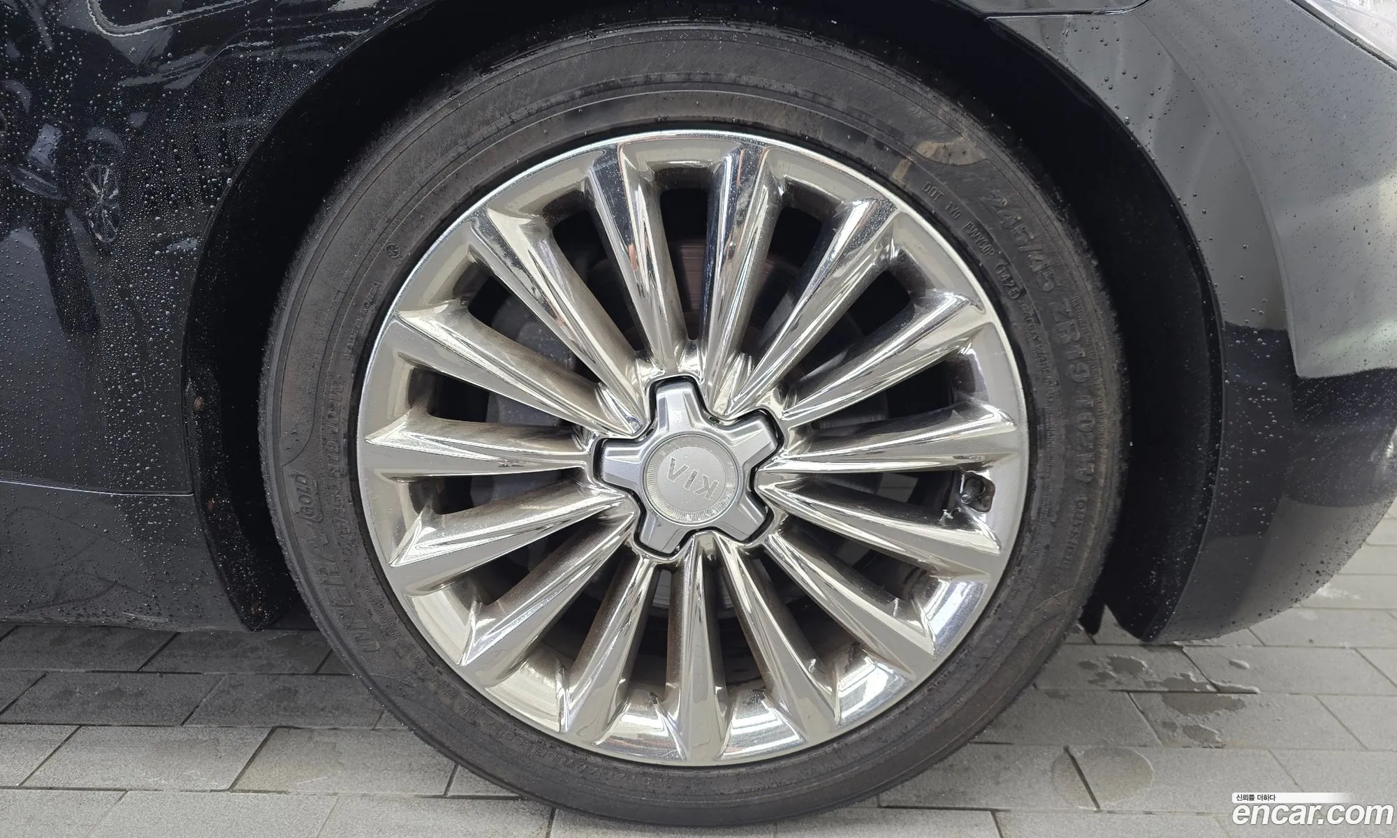 Kia K9 2017 KNALU413BHS035464 — 3