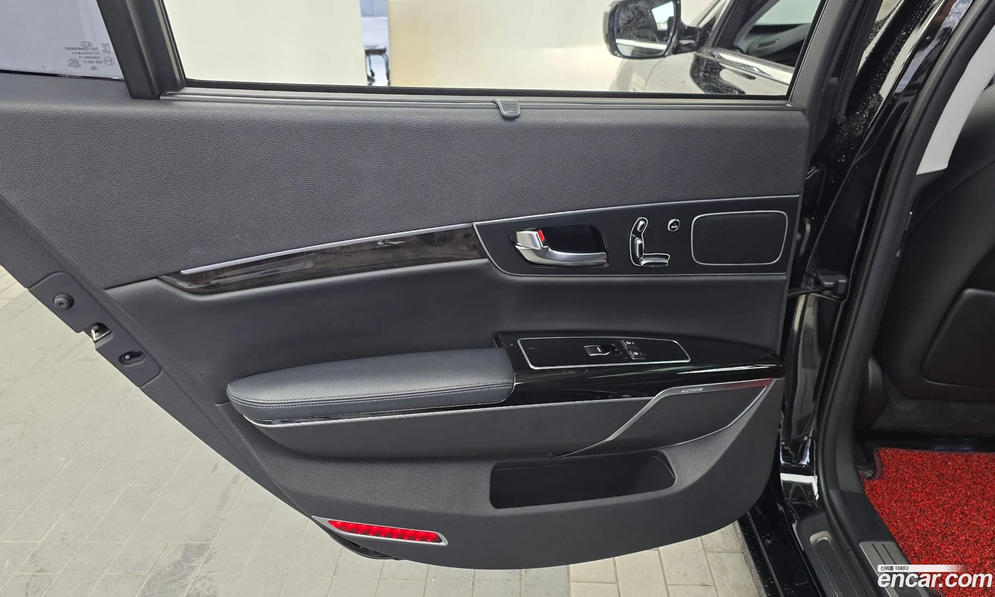 Kia K9 2017 KNALU413BHS035464 — 17