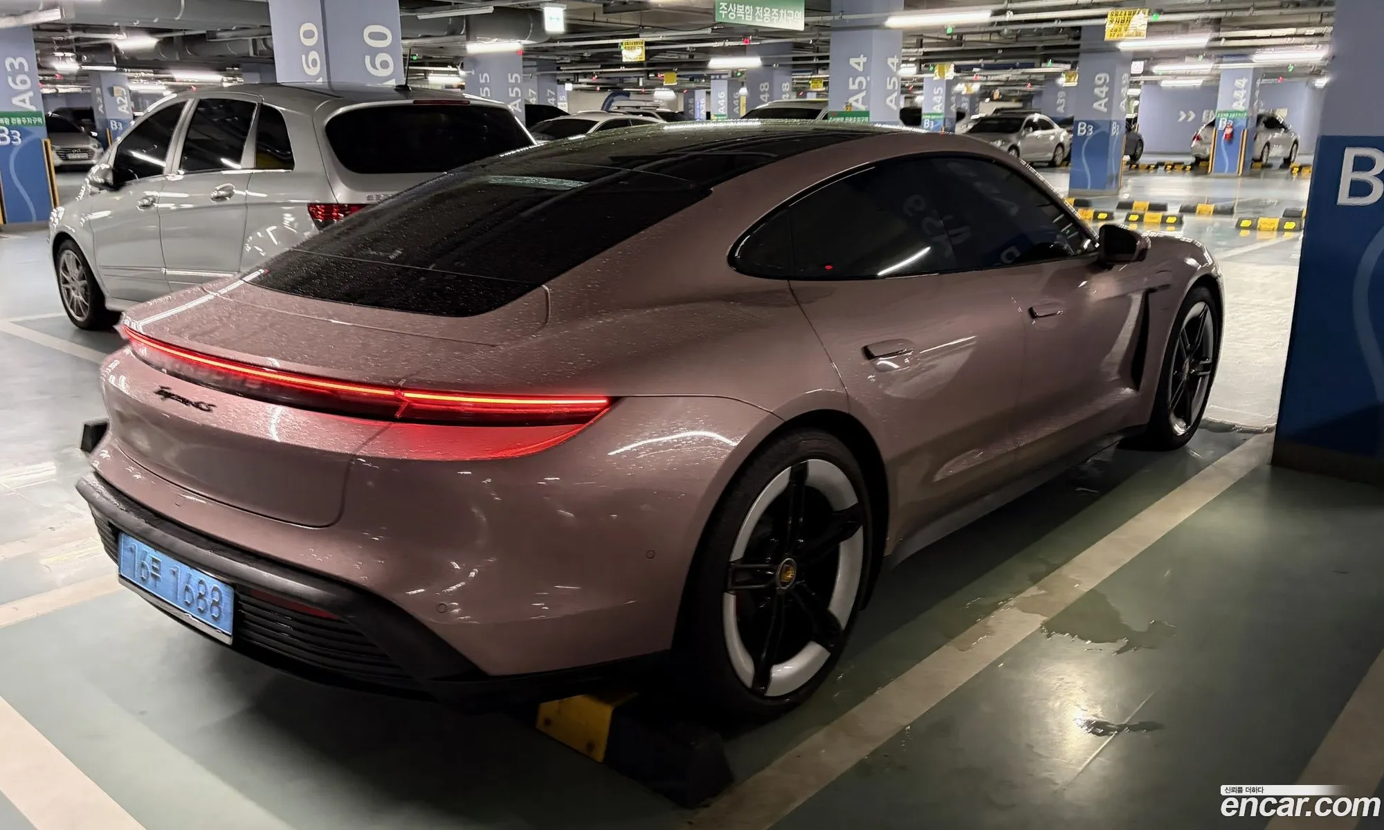 Porsche Taycan 2025 — 3