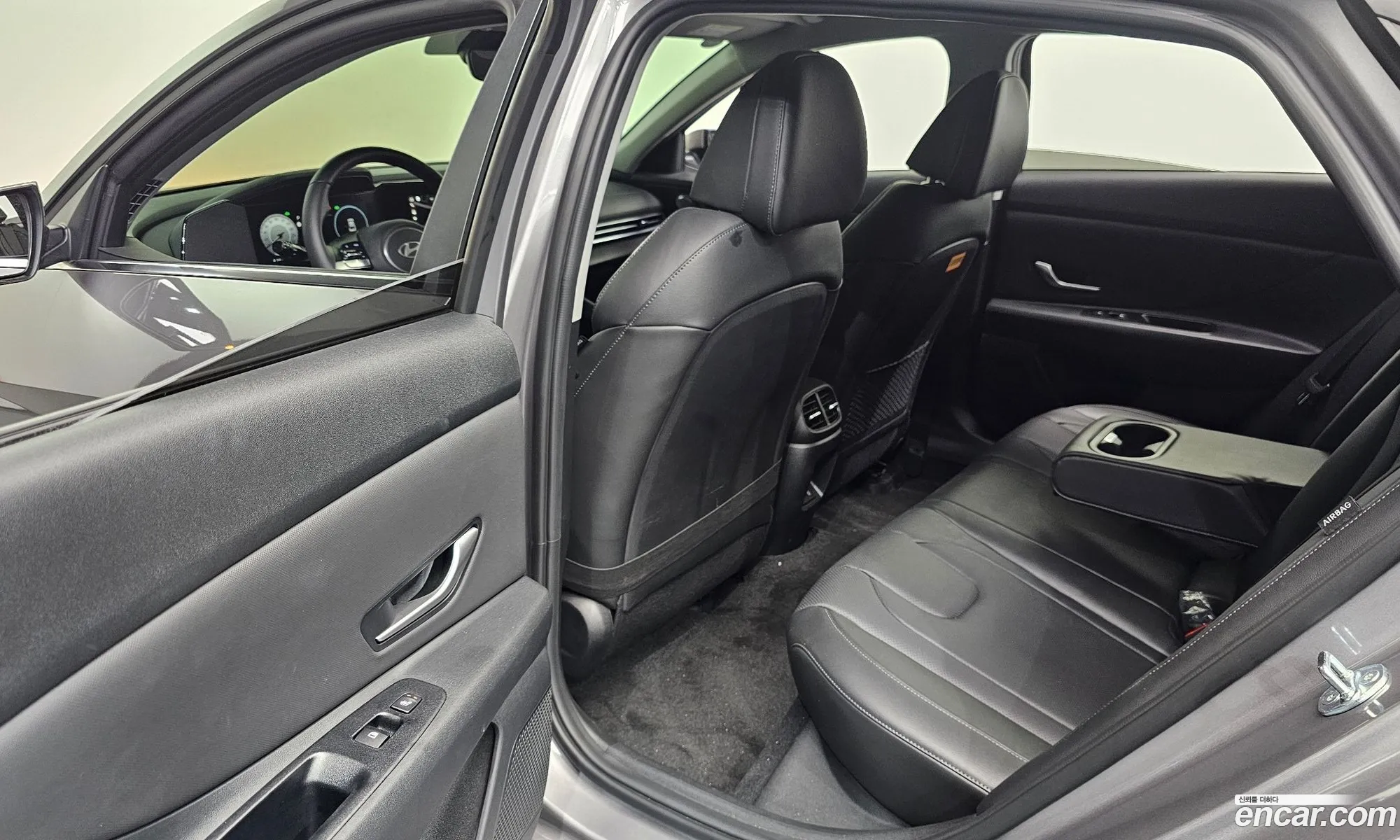 Hyundai Elantra 2024 — 3