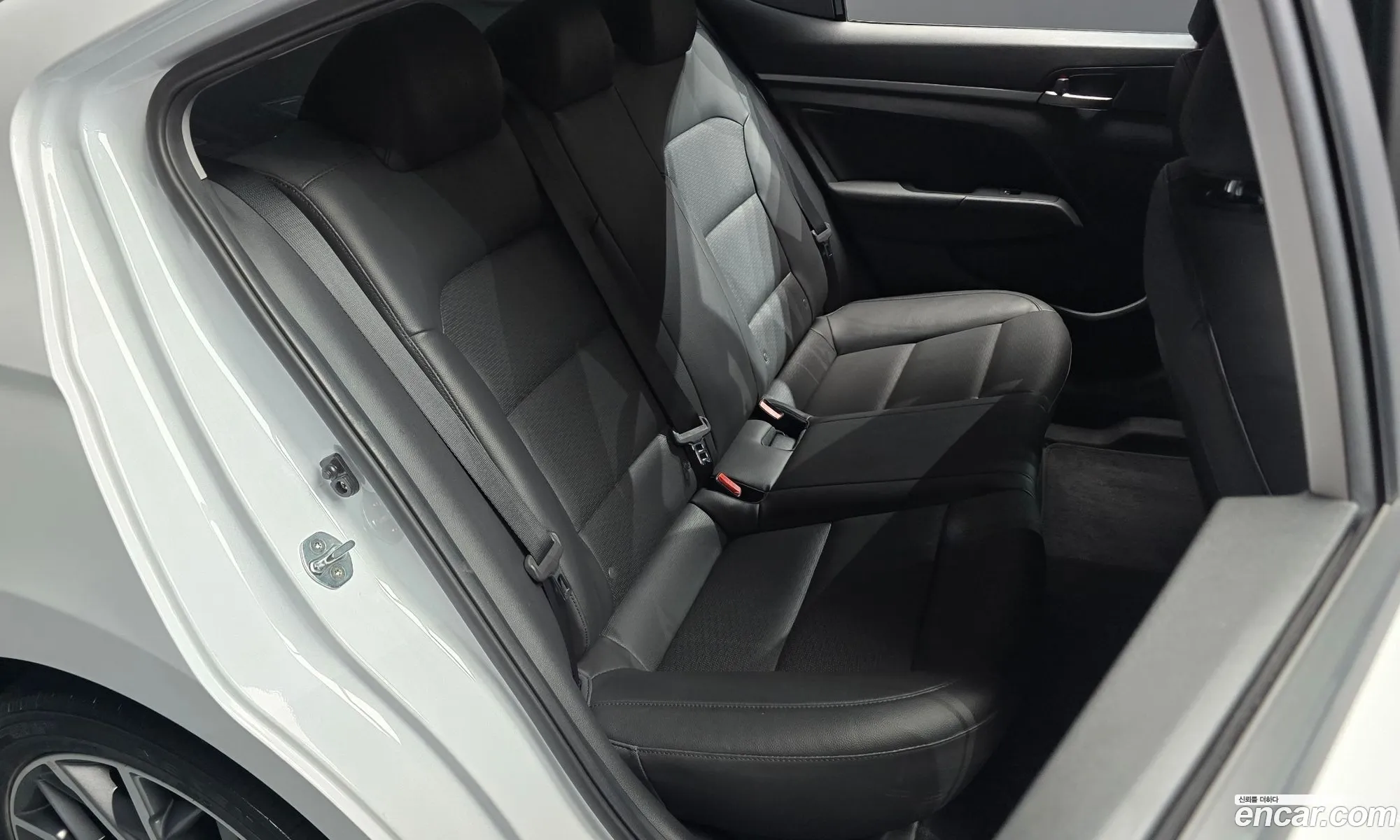 Hyundai Elantra AD 2019 — 14