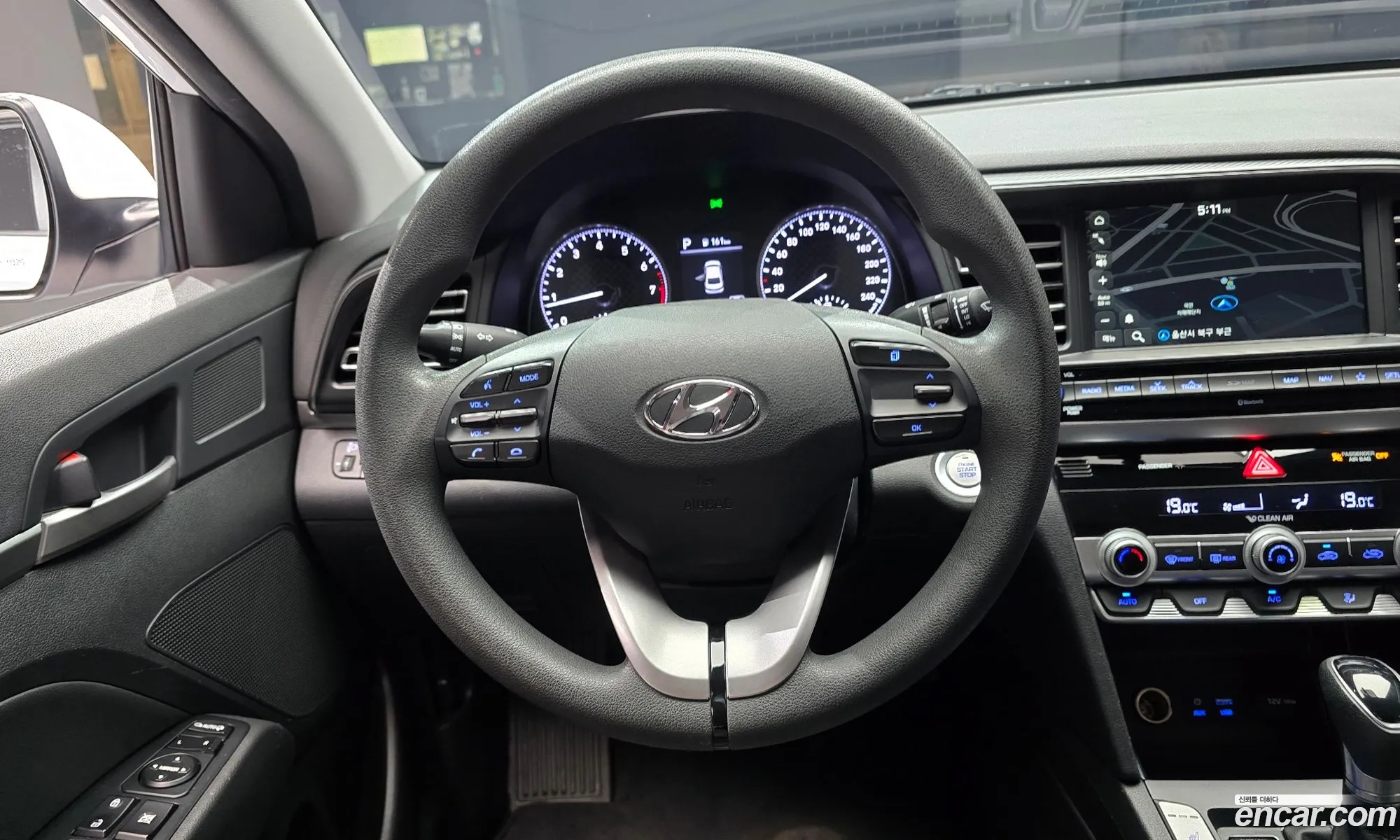 Hyundai Elantra AD 2019 — 13