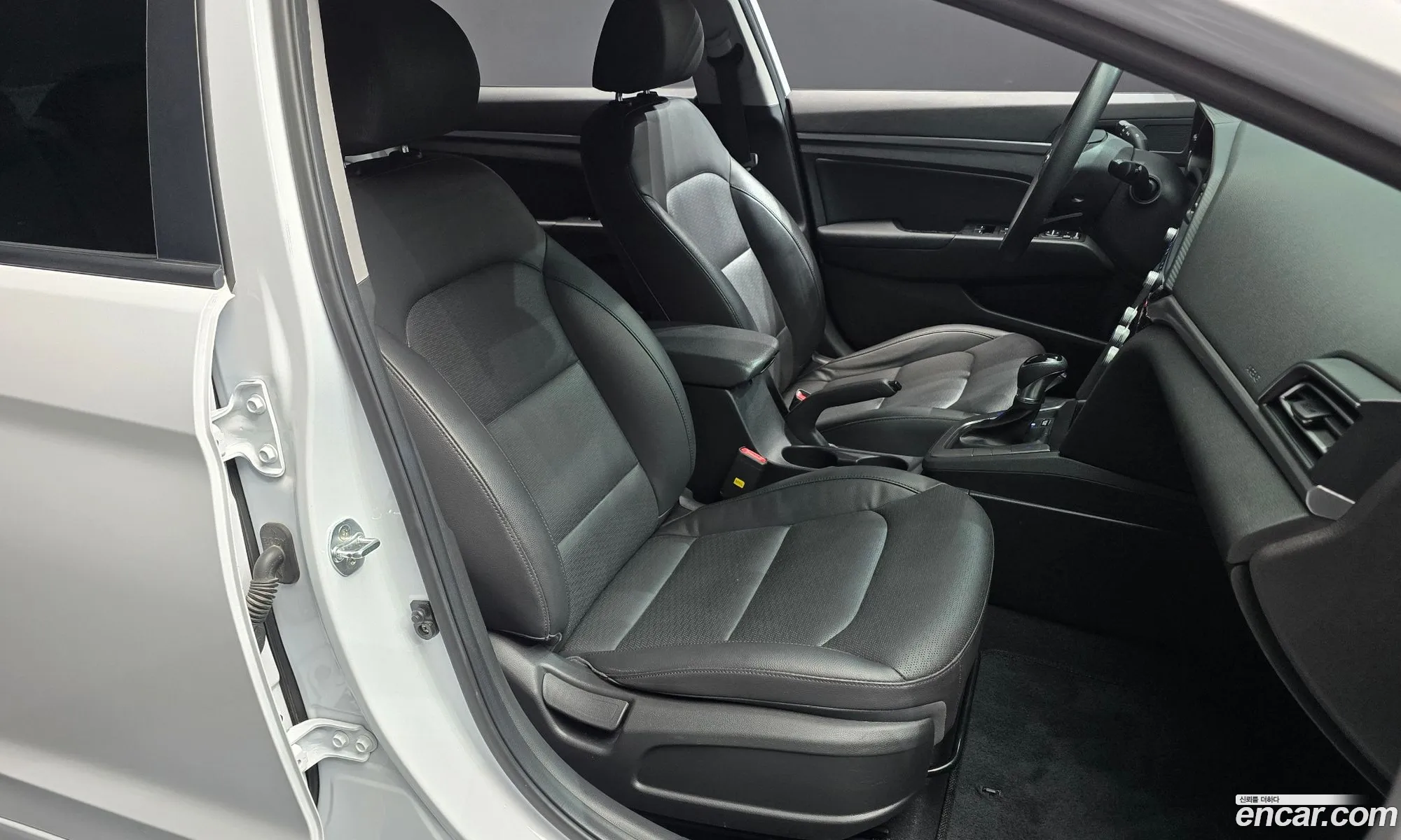 Hyundai Elantra AD 2019 — 3
