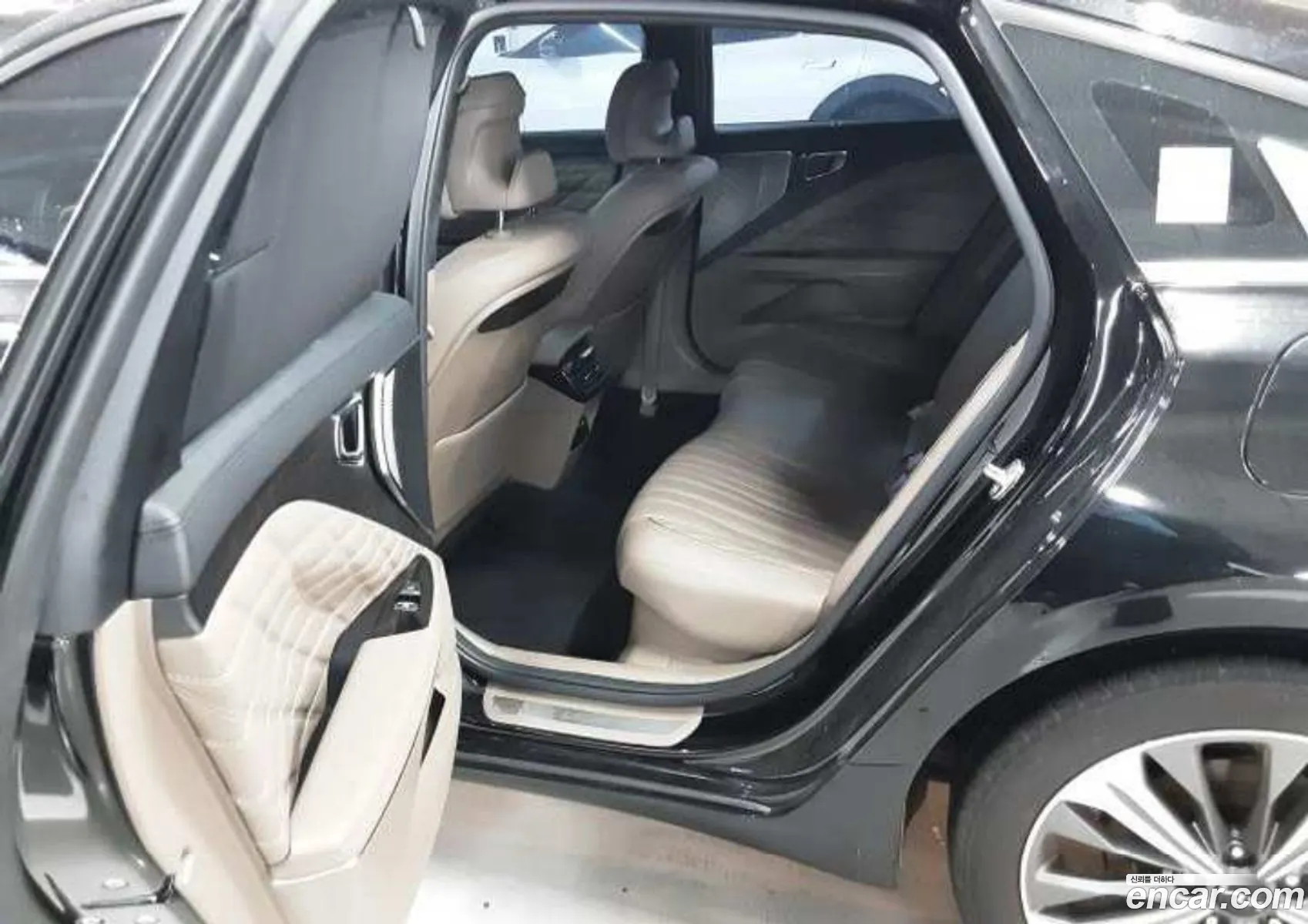 Kia K8 Hybrid 2023 — 8