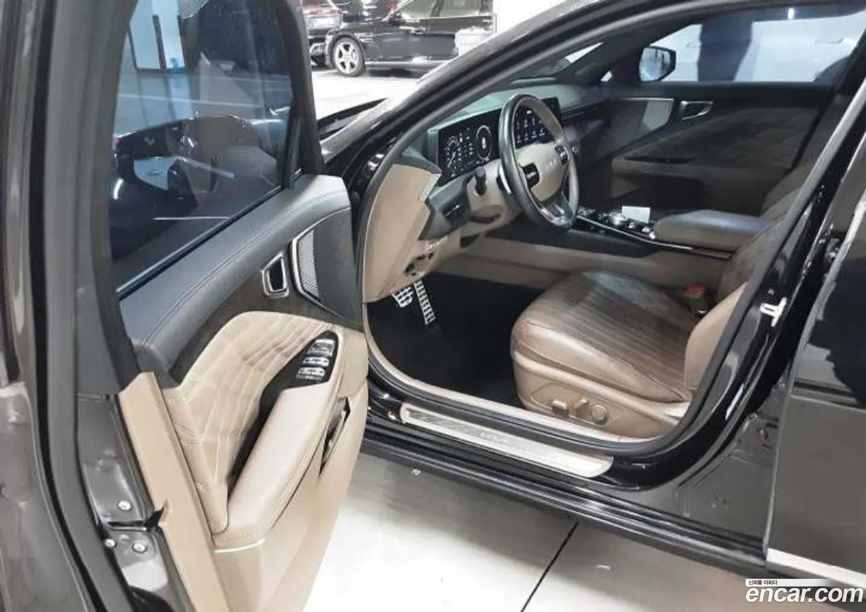 Kia K8 Hybrid 2023 — 7