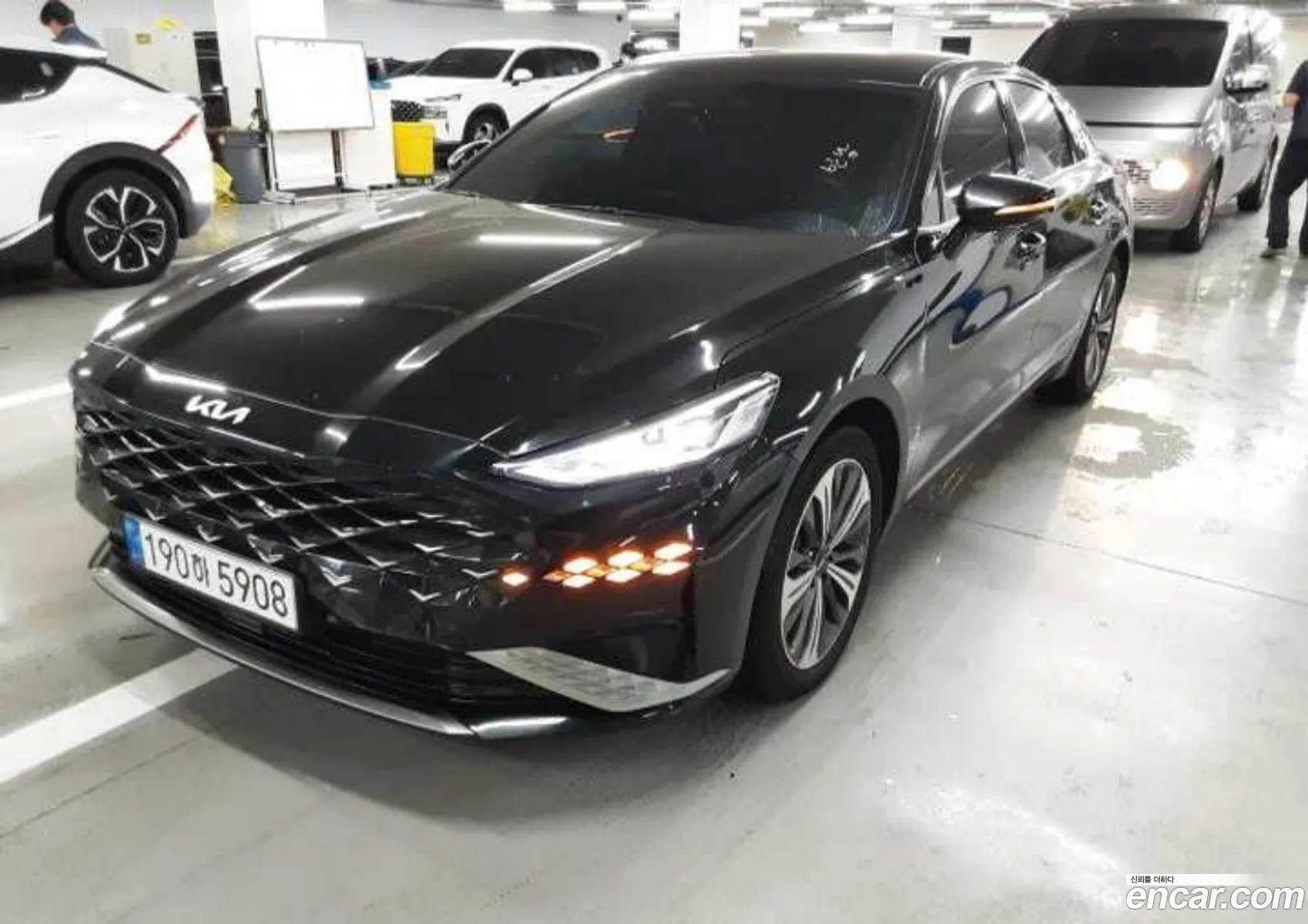 Kia K8 Hybrid 2023 — 10