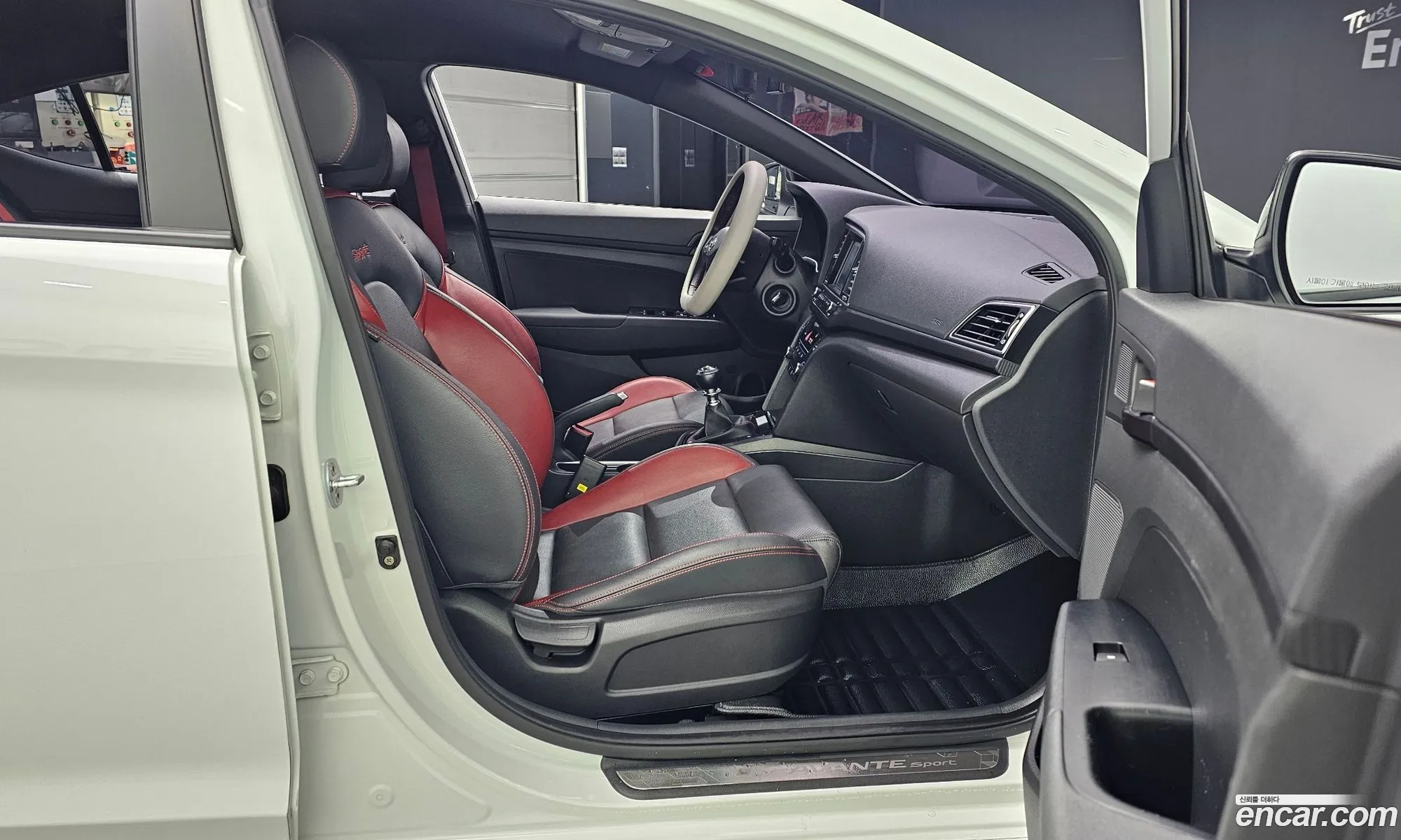 Hyundai Elantra AD 2016 KMHDR41BAHU201991 — 16