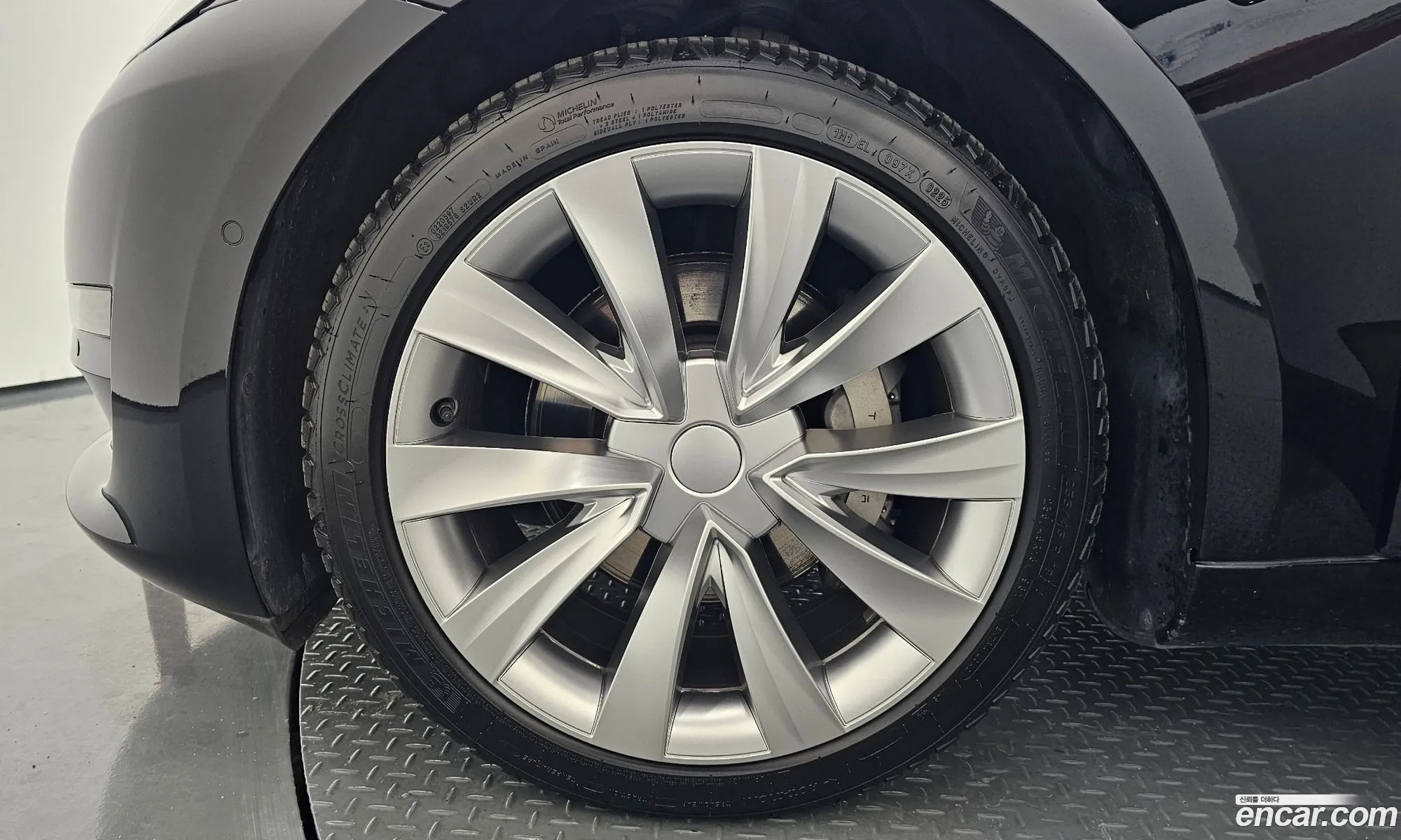 Tesla Model 3 2022 5YJ3E1EB5NF235873 — 19