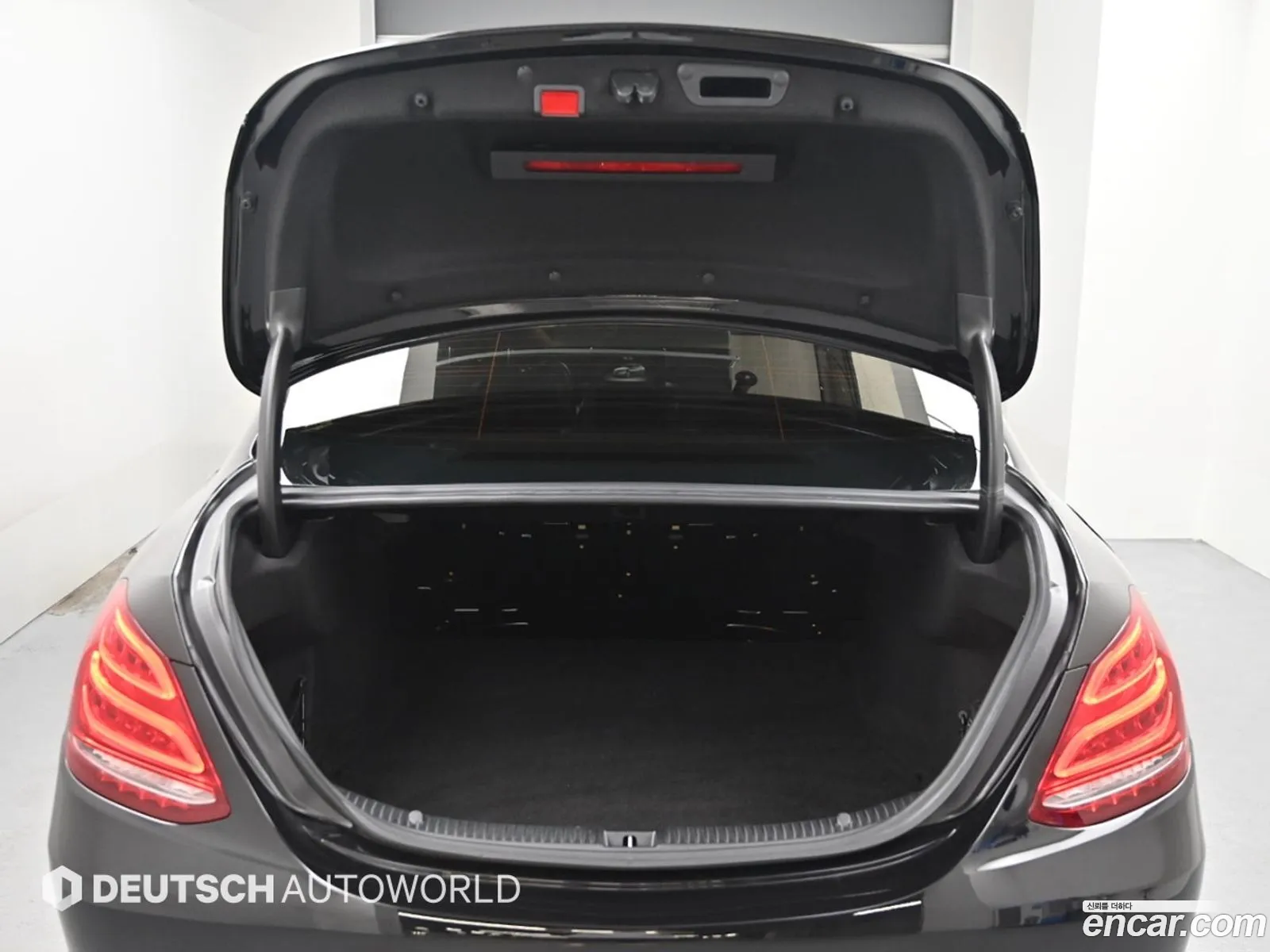 Mercedes-Benz C-Class W205 2015 — 10