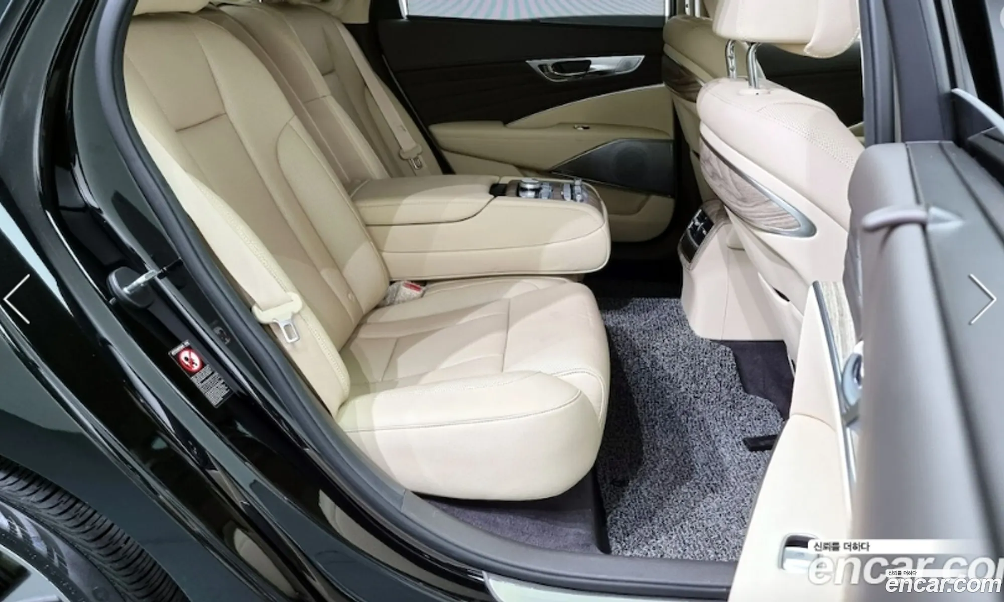Kia K9 2022 — 9