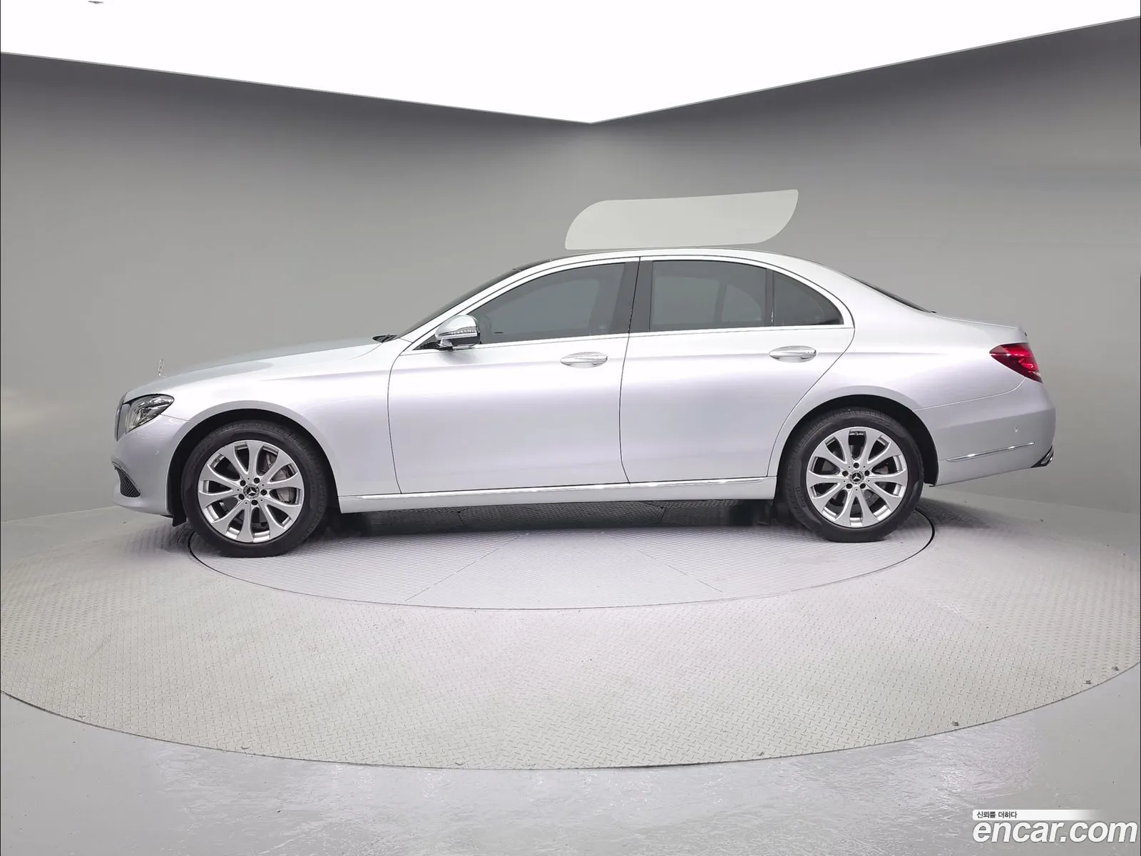 Mercedes-Benz E-Class W213 2019 — 18