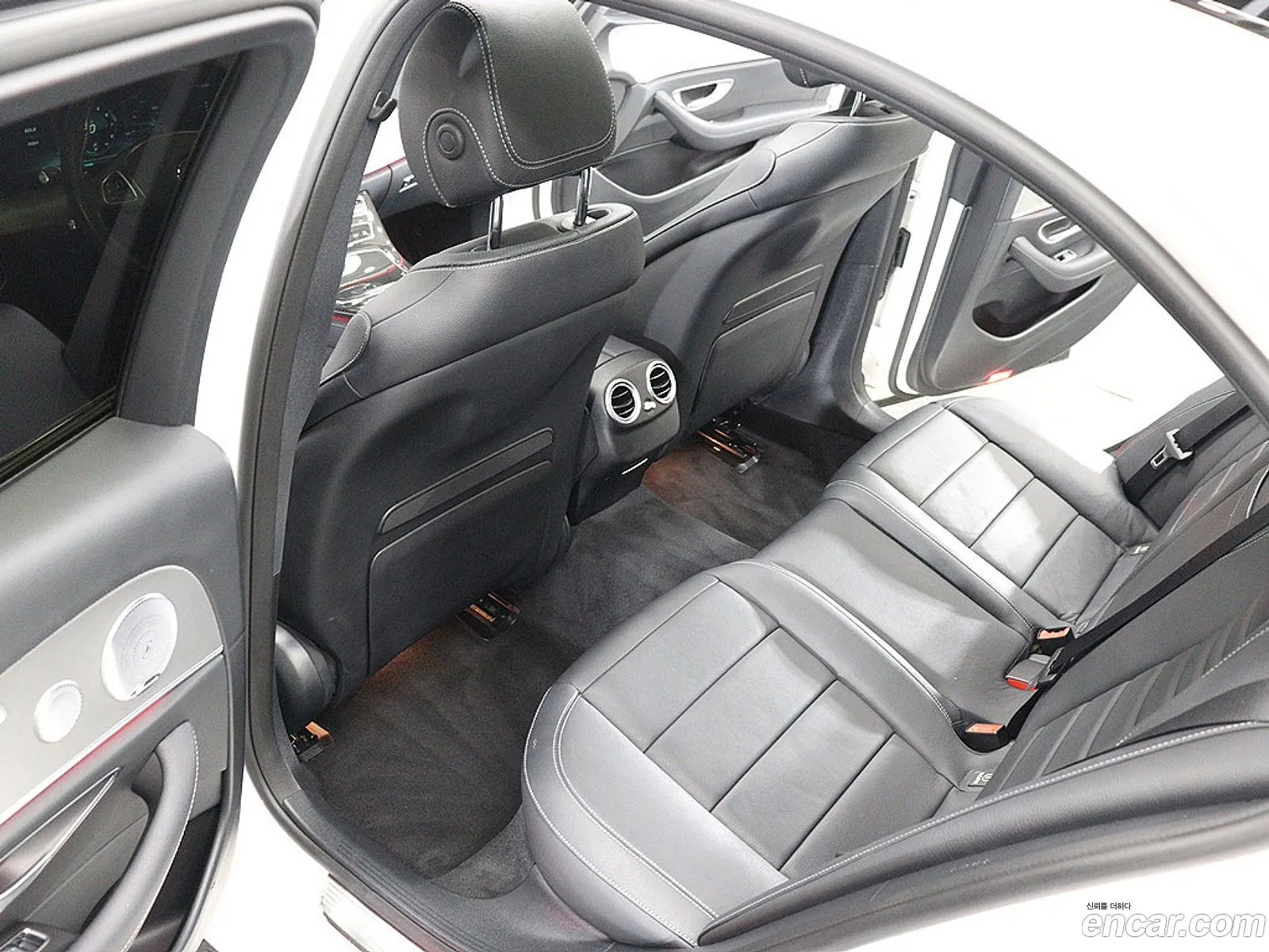 Mercedes-Benz E-Class W213 2016 — 13