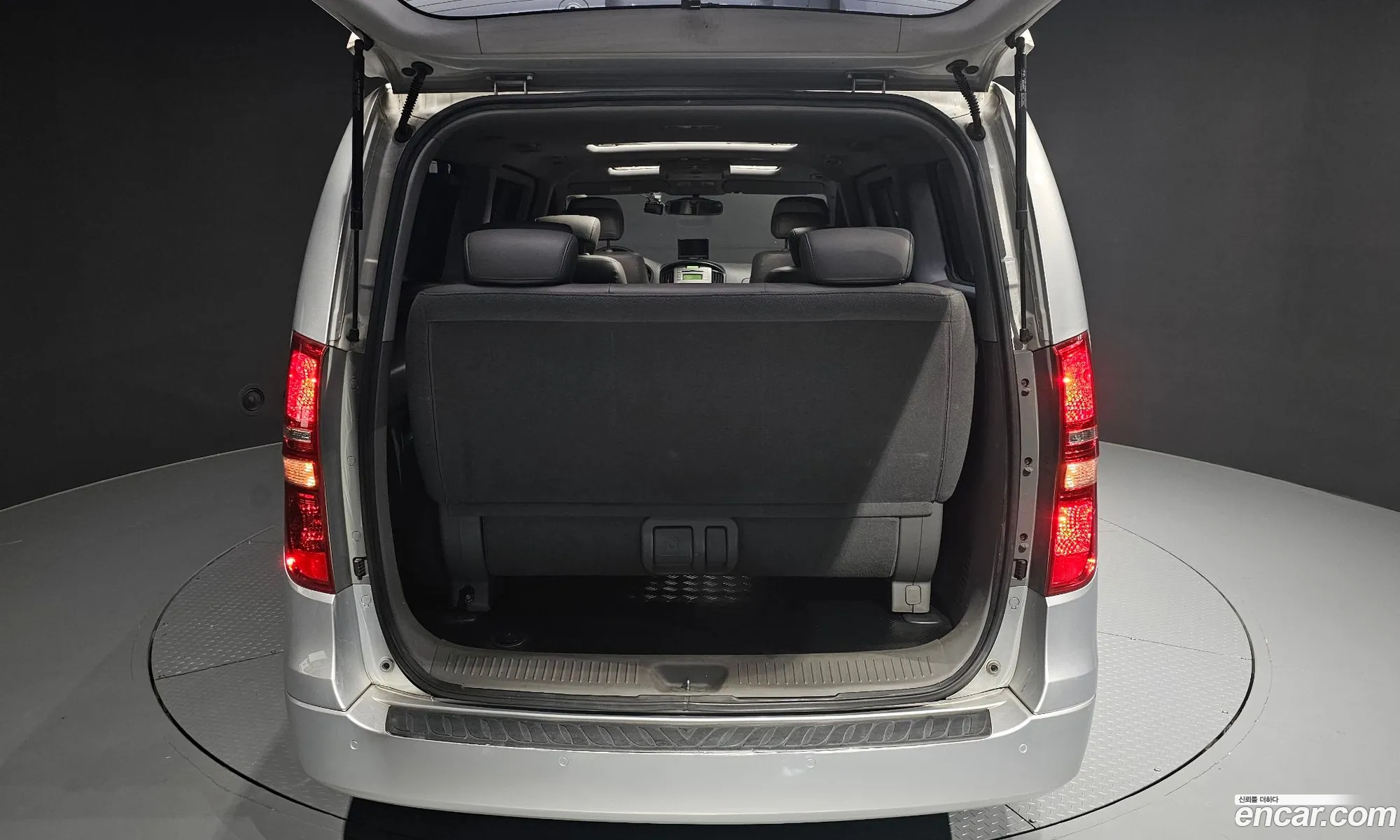 Hyundai Grand Starex 2009 — 29