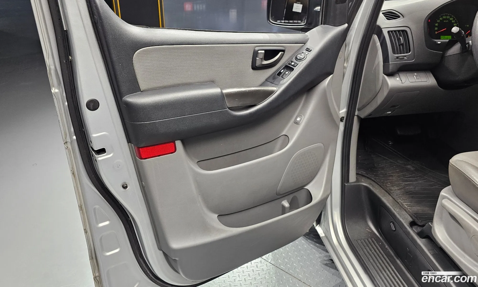 Hyundai Grand Starex 2009 — 19