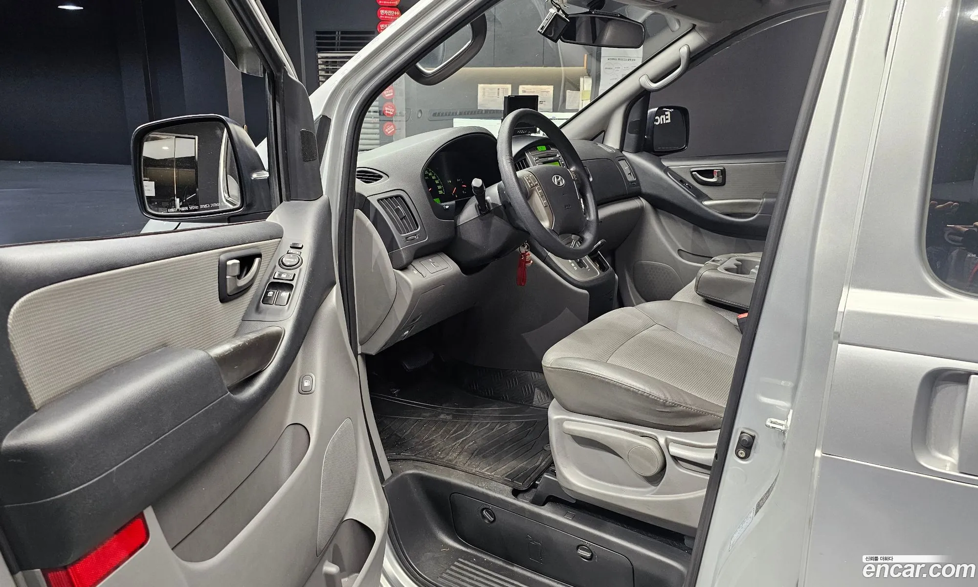 Hyundai Grand Starex 2009 — 17