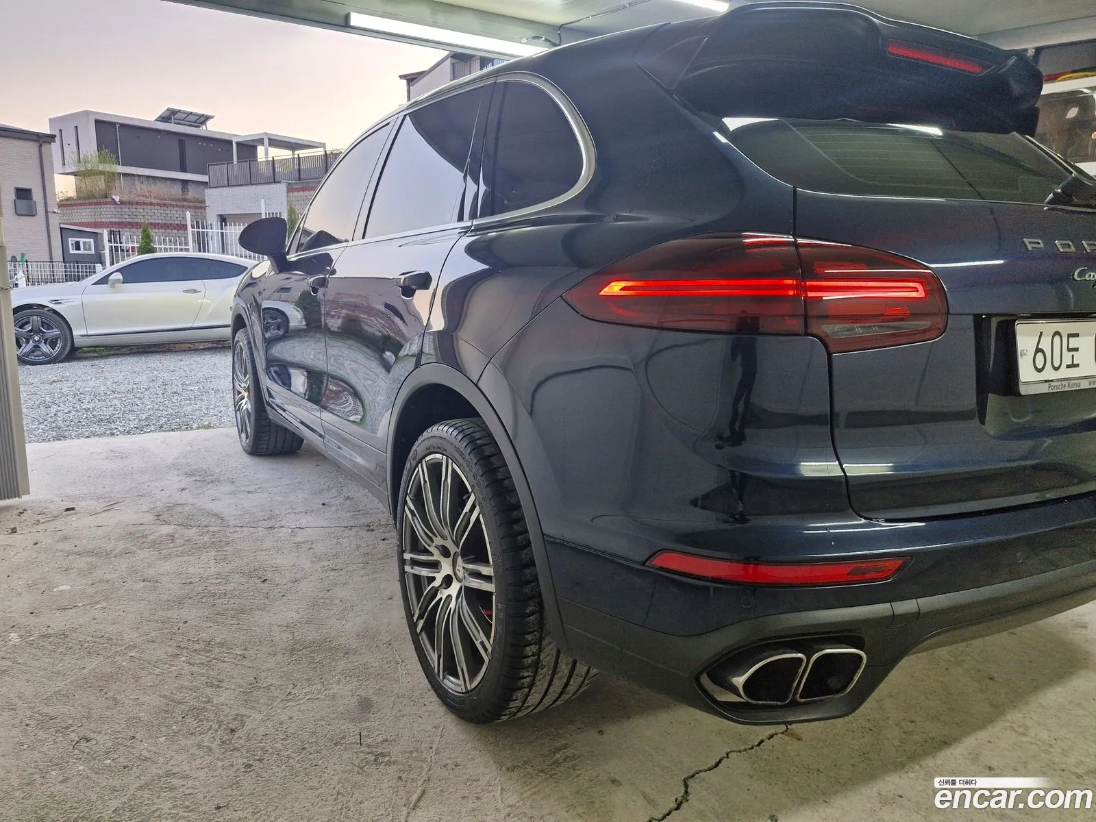 Porsche Cayenne 2011 — 19