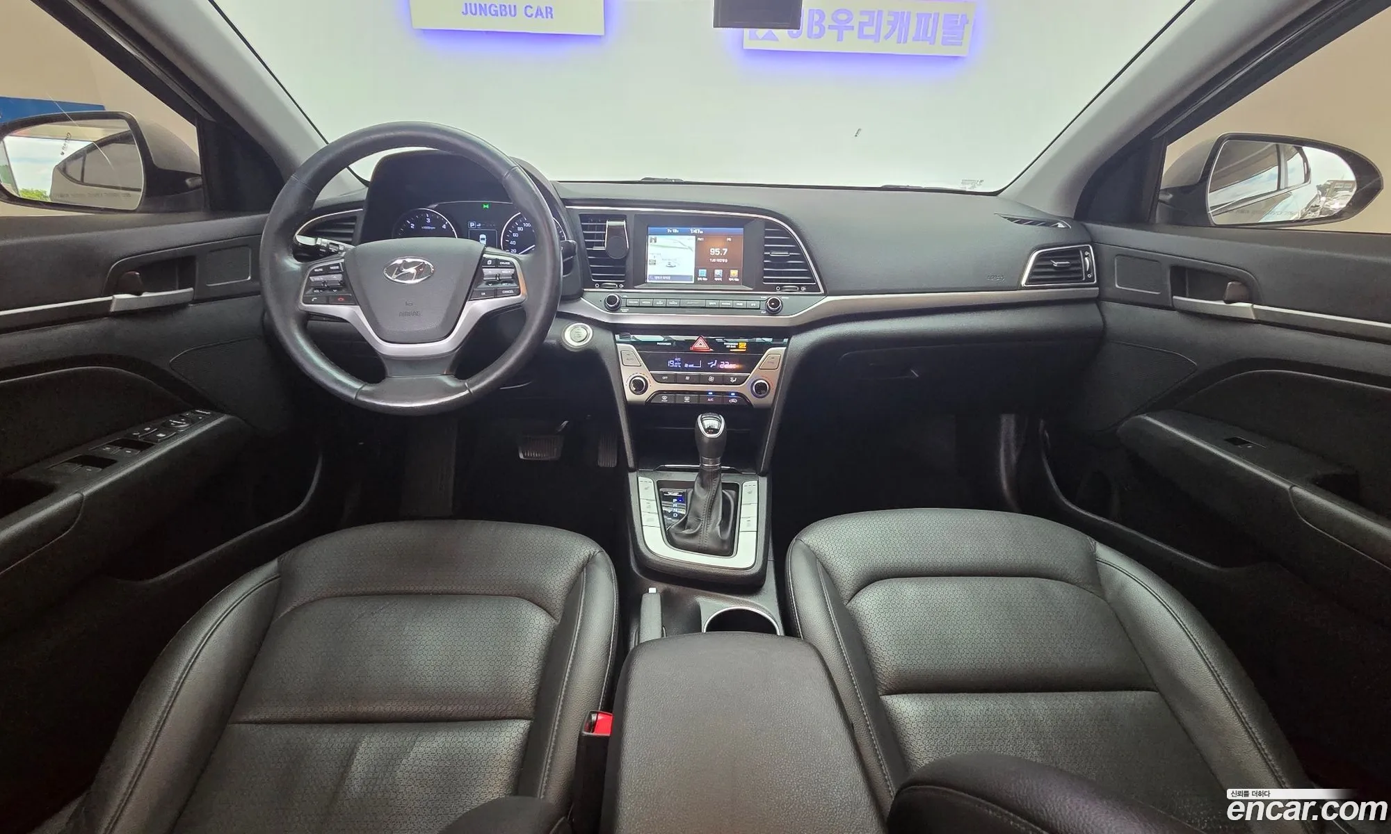 Hyundai Elantra AD 2016 — 12
