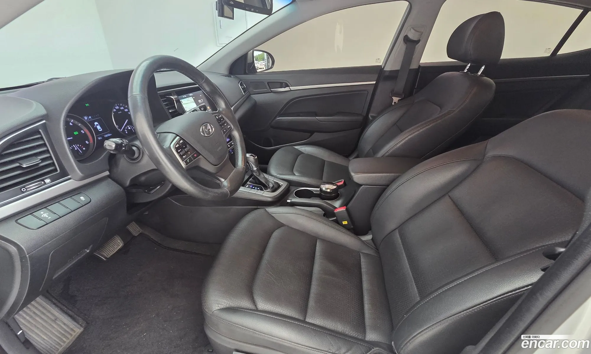 Hyundai Elantra AD 2016 — 14