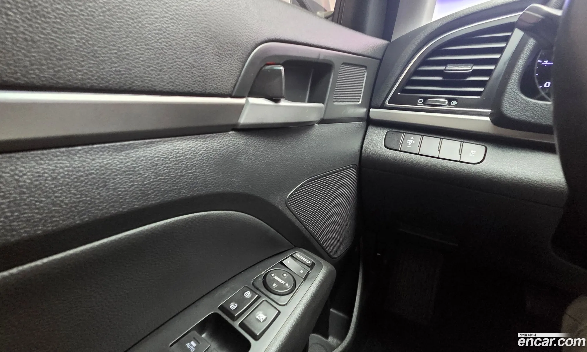 Hyundai Elantra AD 2016 — 16