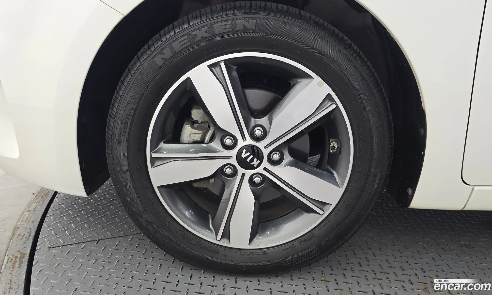 Kia K3 2017 KNAFK412BJA738752 — 18
