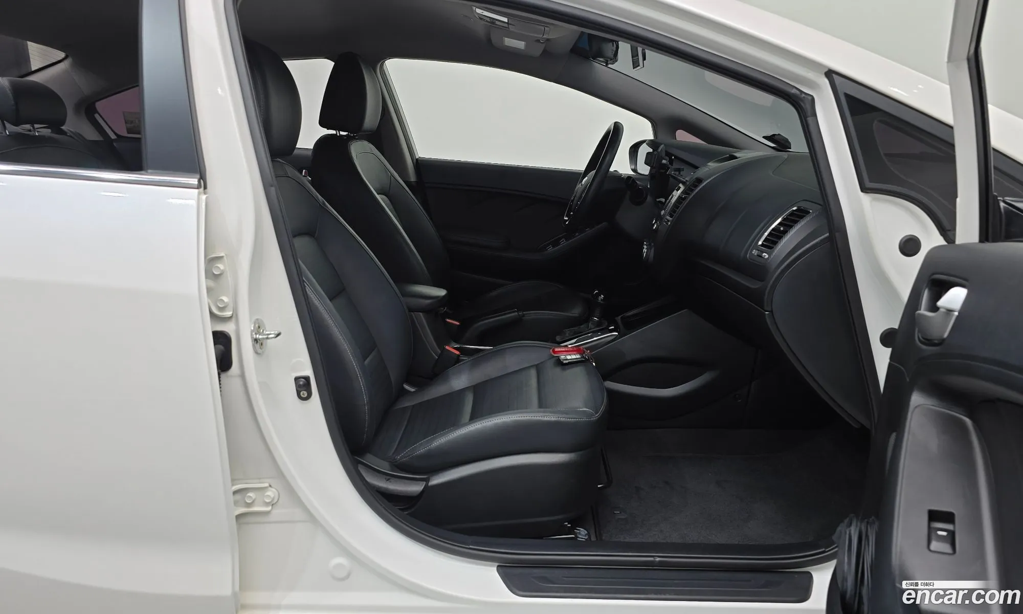 Kia K3 2017 KNAFK412BJA738752 — 14