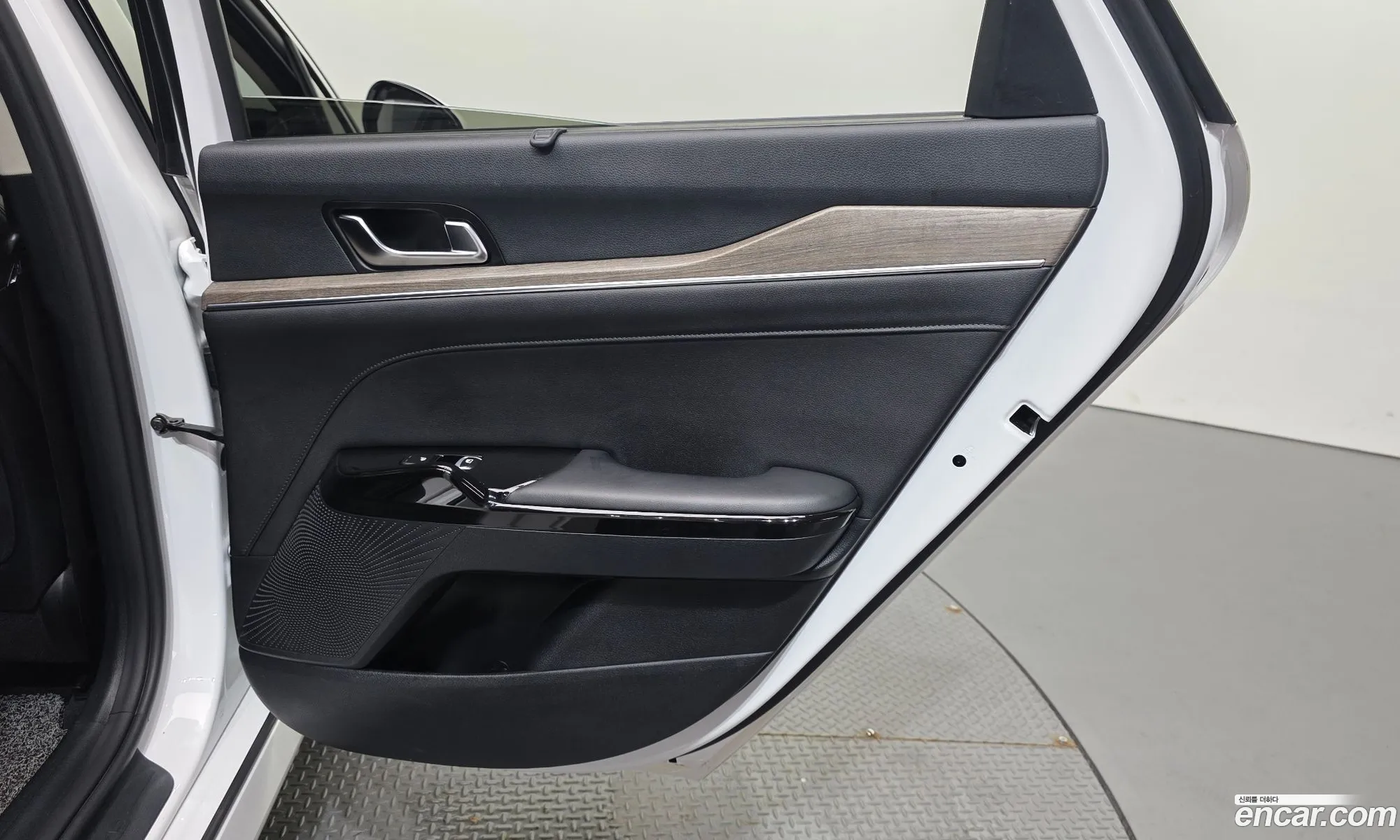 Kia K5 2022 KNAG341ABPA208695 — 10