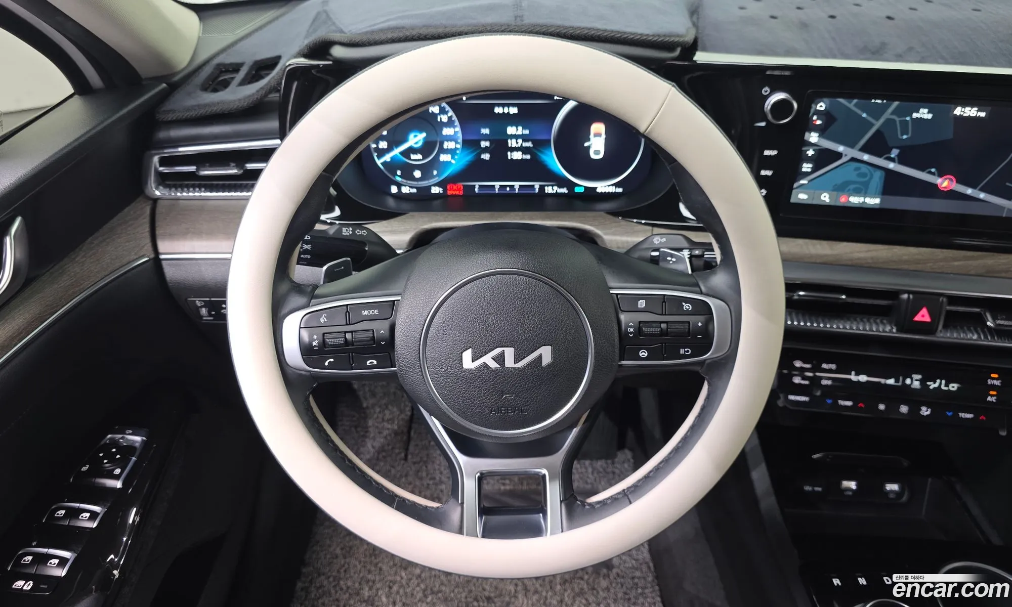 Kia K5 2022 KNAG341ABPA208695 — 8