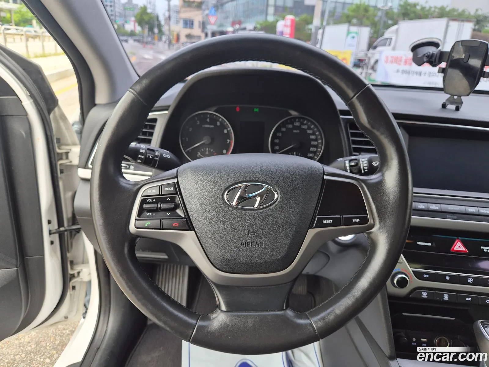 Hyundai Elantra AD 2016 — 5