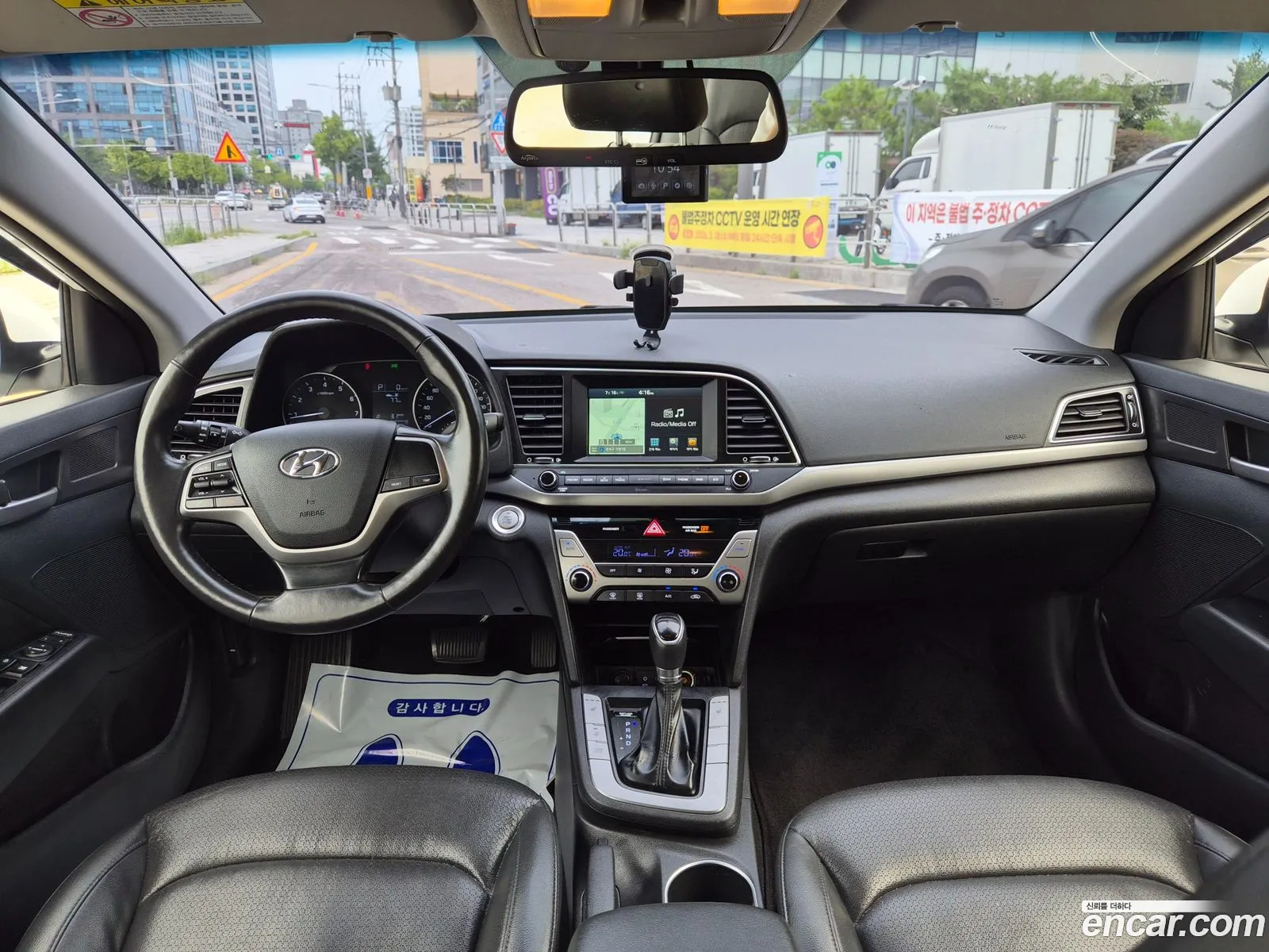 Hyundai Elantra AD 2016 — 15