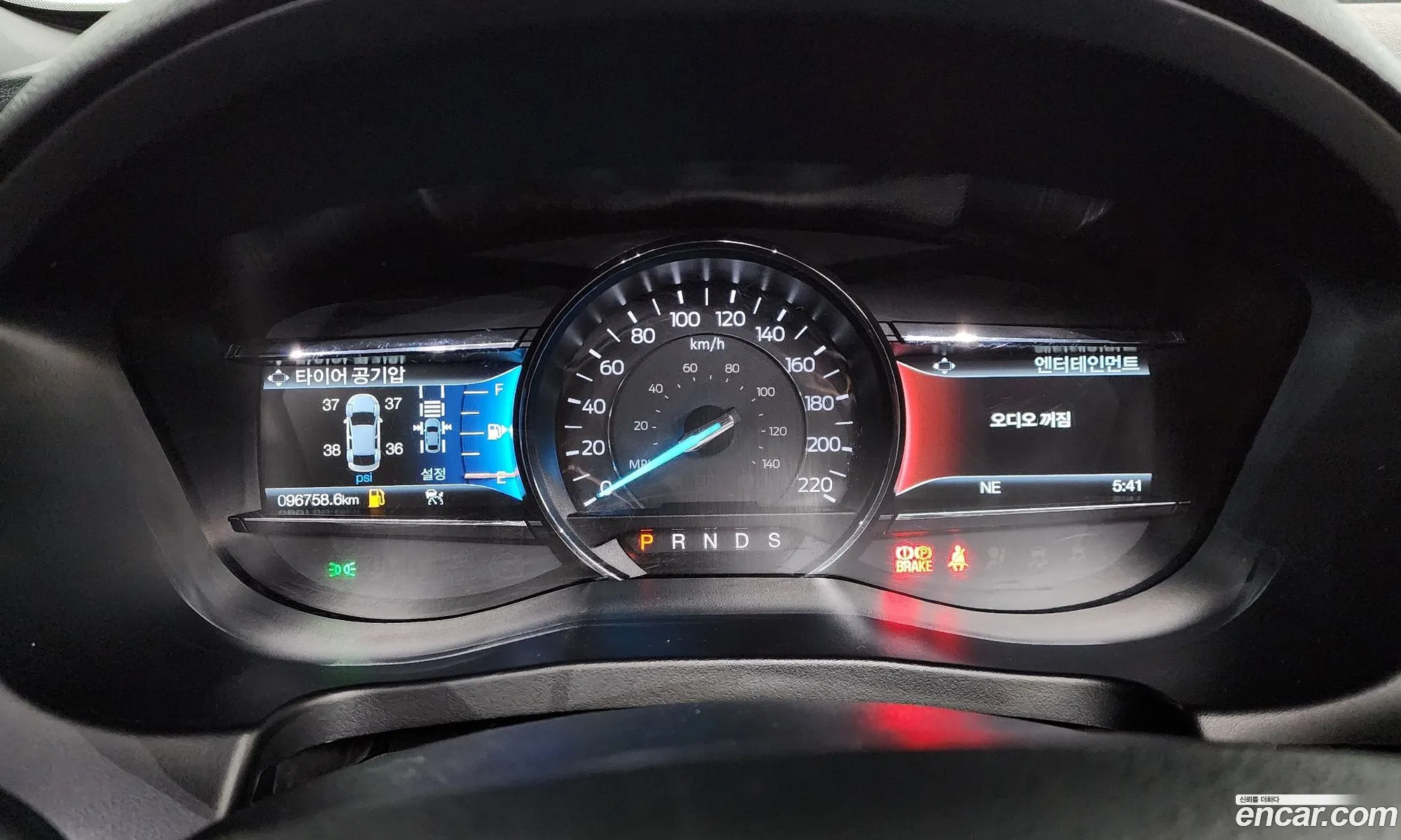Ford Explorer 2019 1FM5K8F84KGA33391 — 9