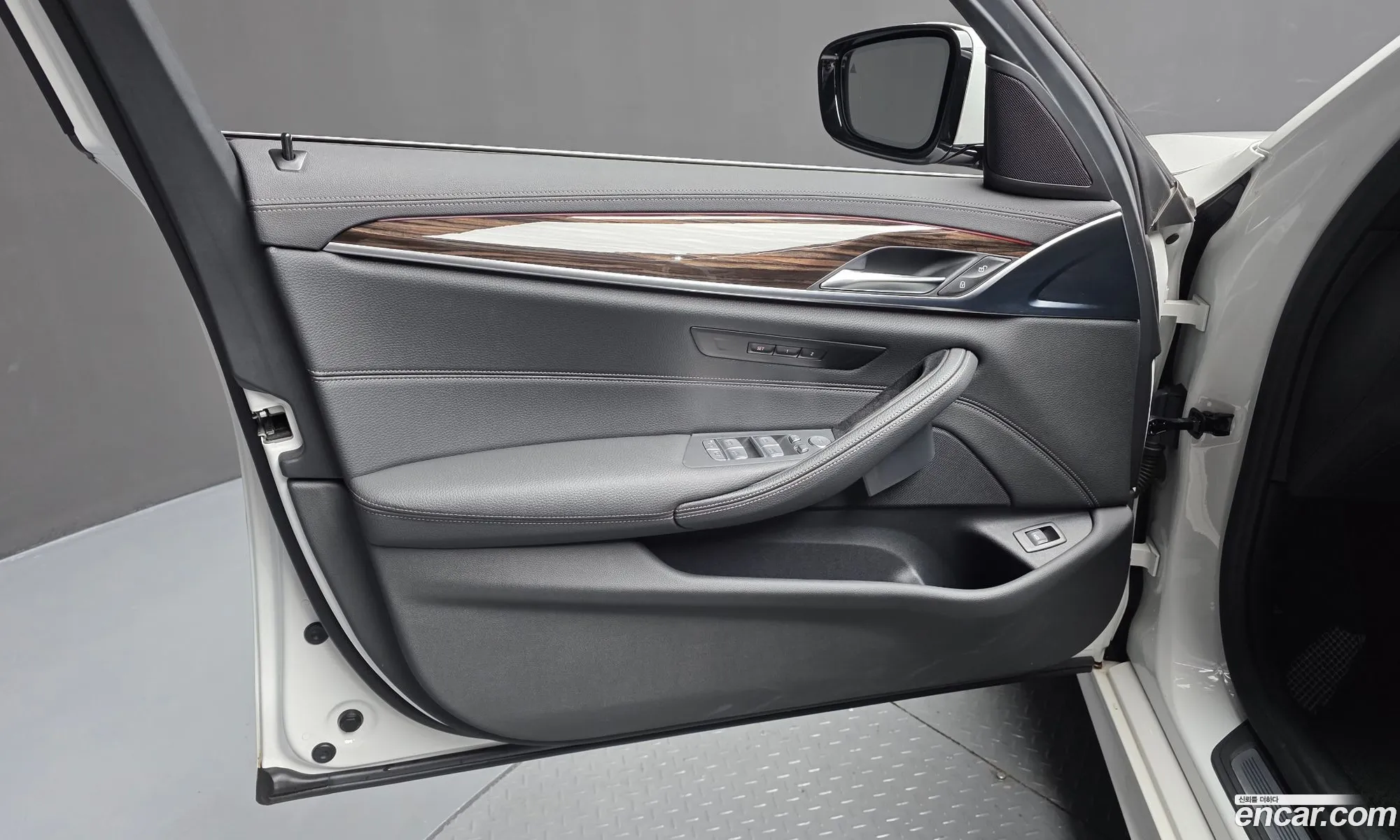 BMW 5 Series 2022 — 18