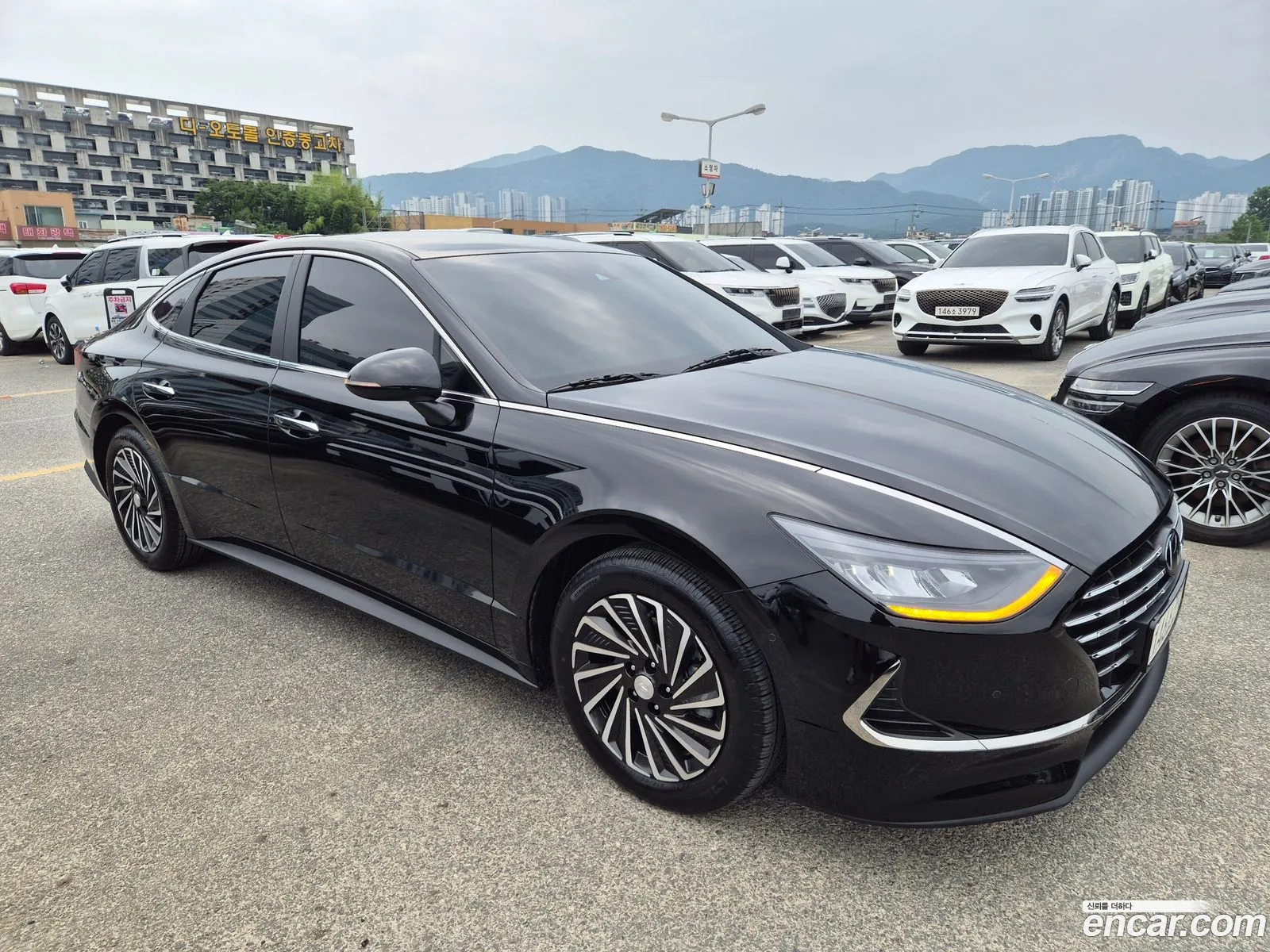 Hyundai Sonata Hybrid 2023 — 3