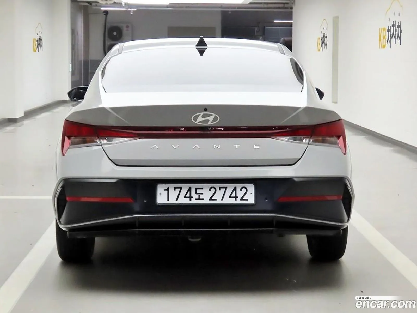 Hyundai Elantra 2023 — 10