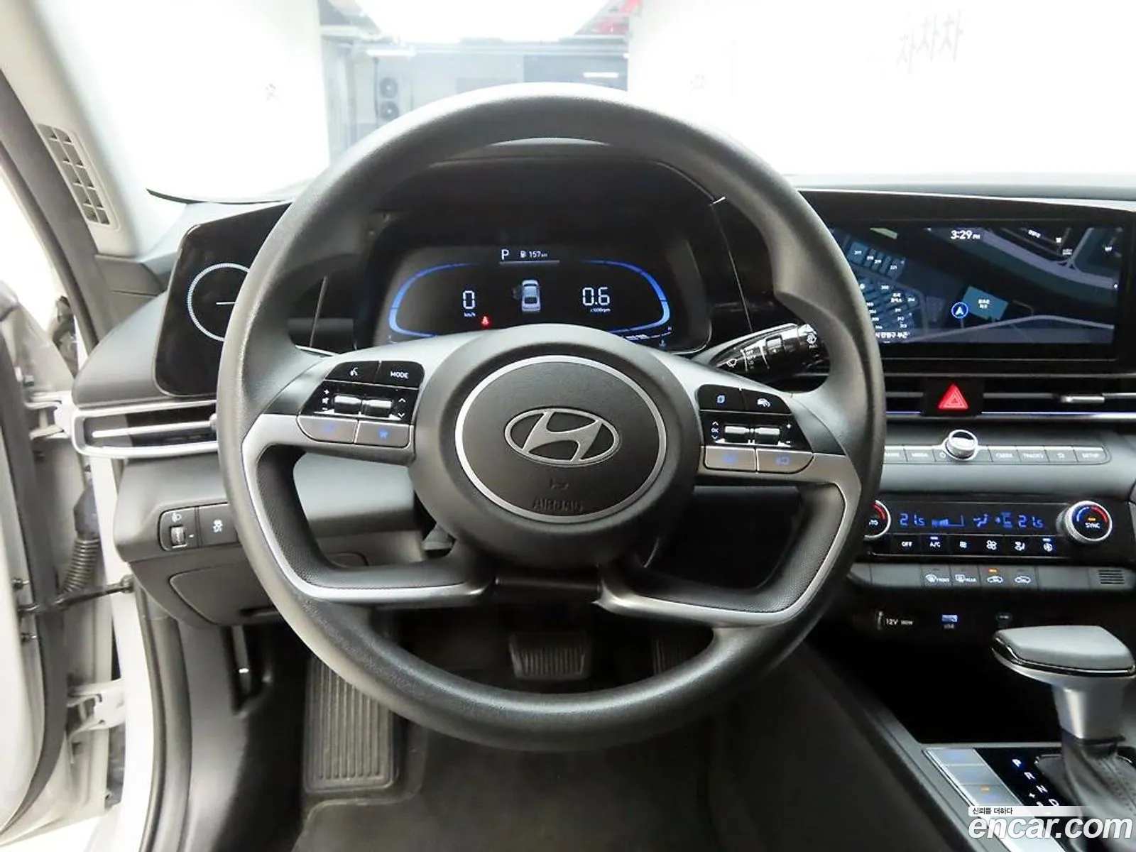 Hyundai Elantra 2023 — 20