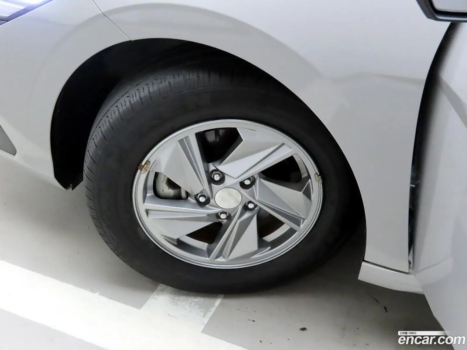 Hyundai Elantra 2023 — 13