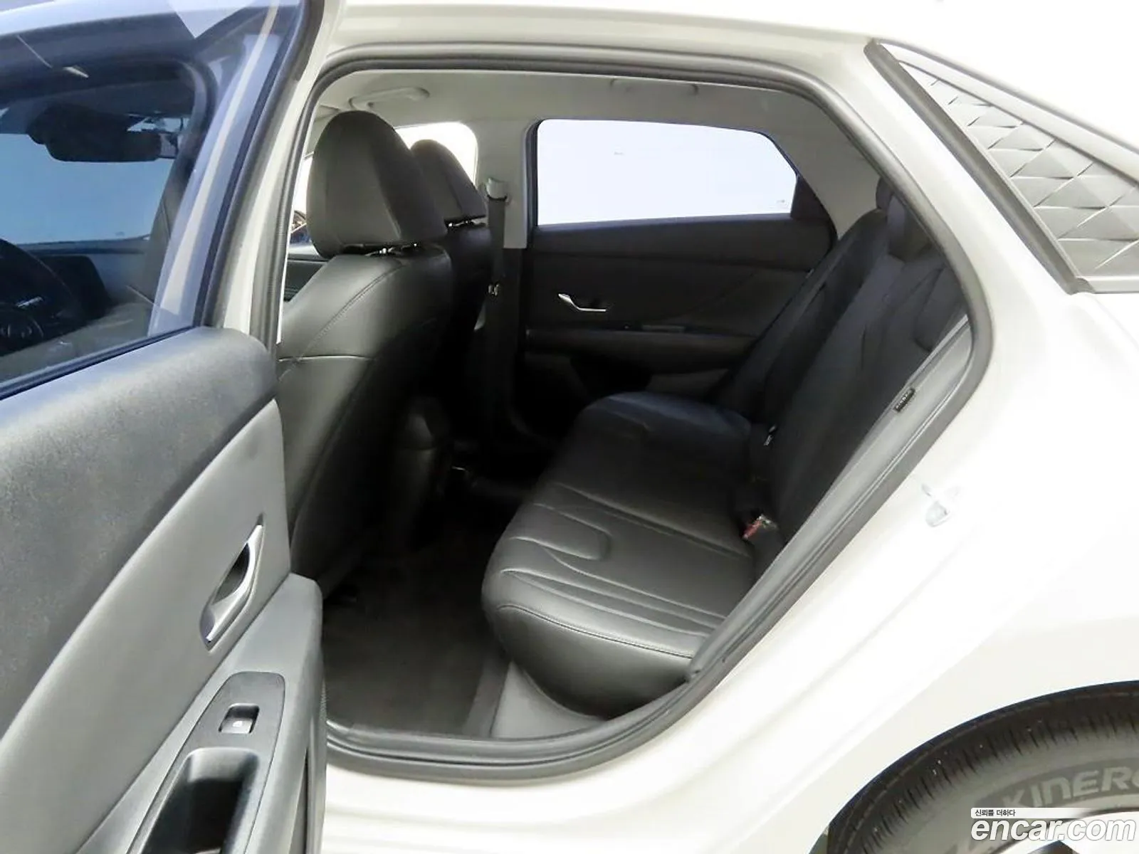Hyundai Elantra 2023 — 14