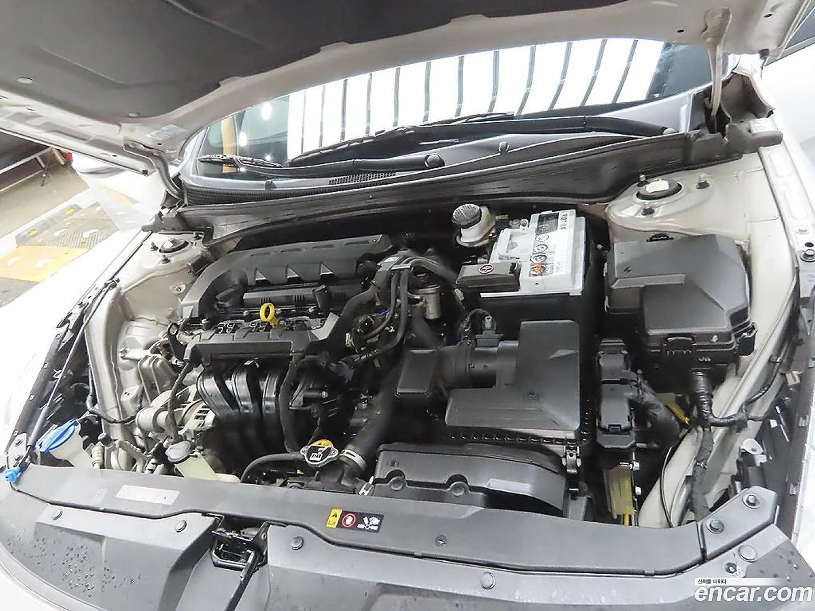 Hyundai Elantra 2020 — 16