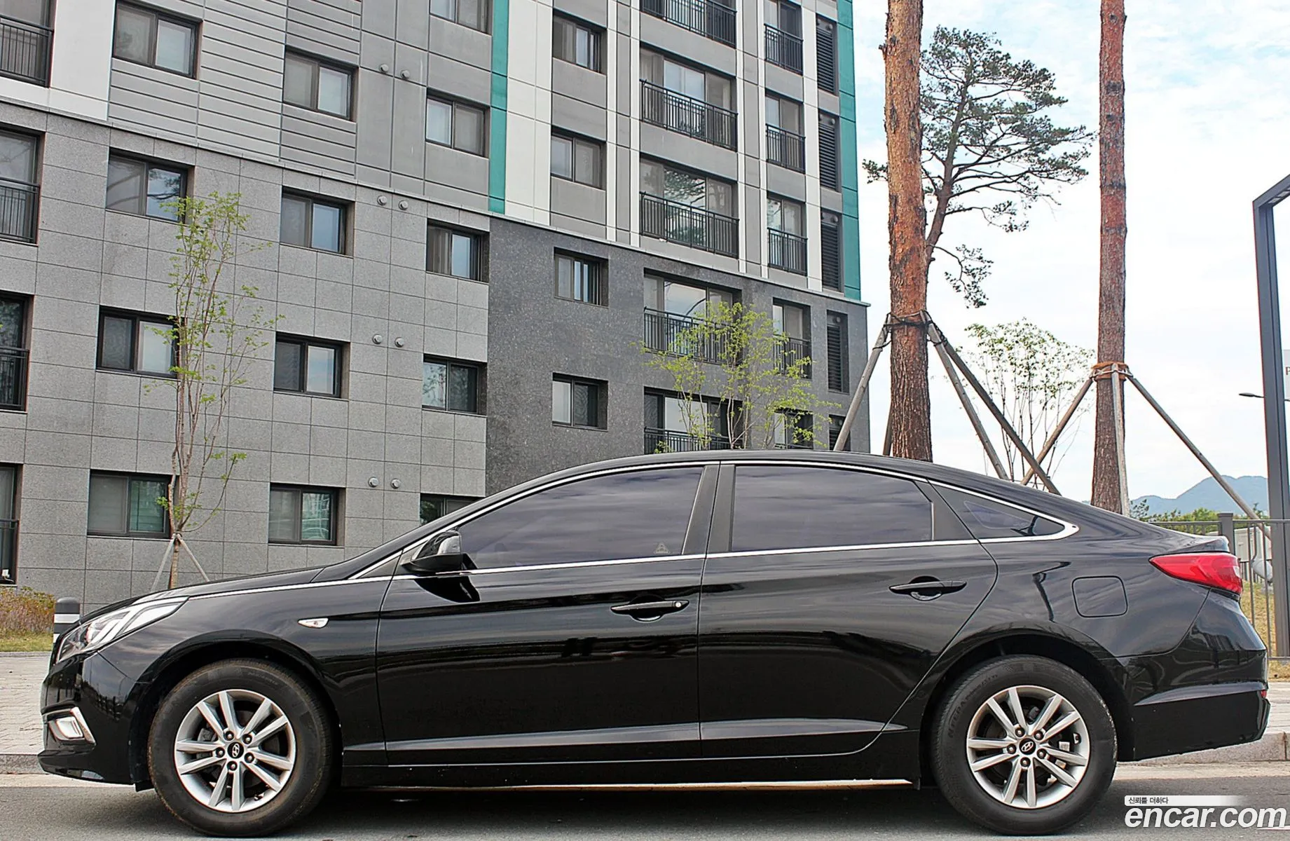 Hyundai LF Sonata 2014 — 12