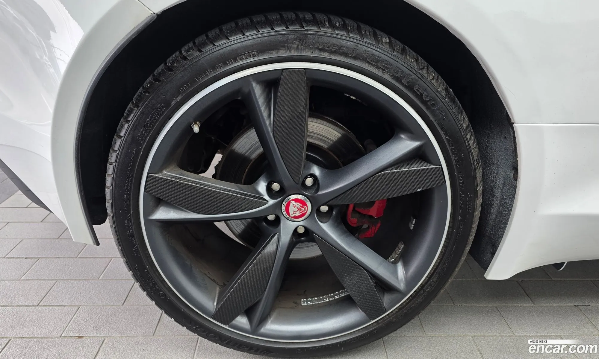 Jaguar F-Type 2015 SAJAA61U8F8K19550 — 8