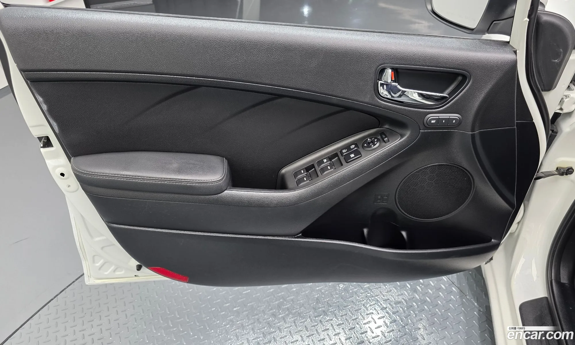 Kia K3 2014 KNAFZ412BFA345762 — 33