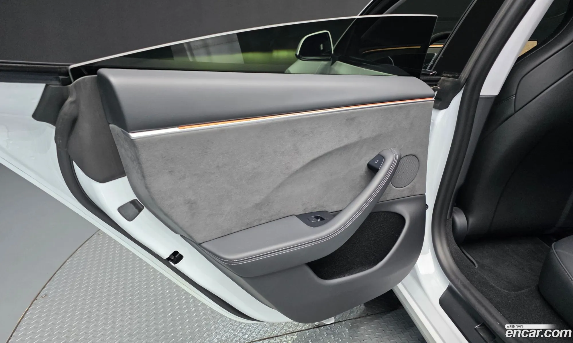 Tesla Model 3 2024 LRW3E7ET2RC242159 — 25