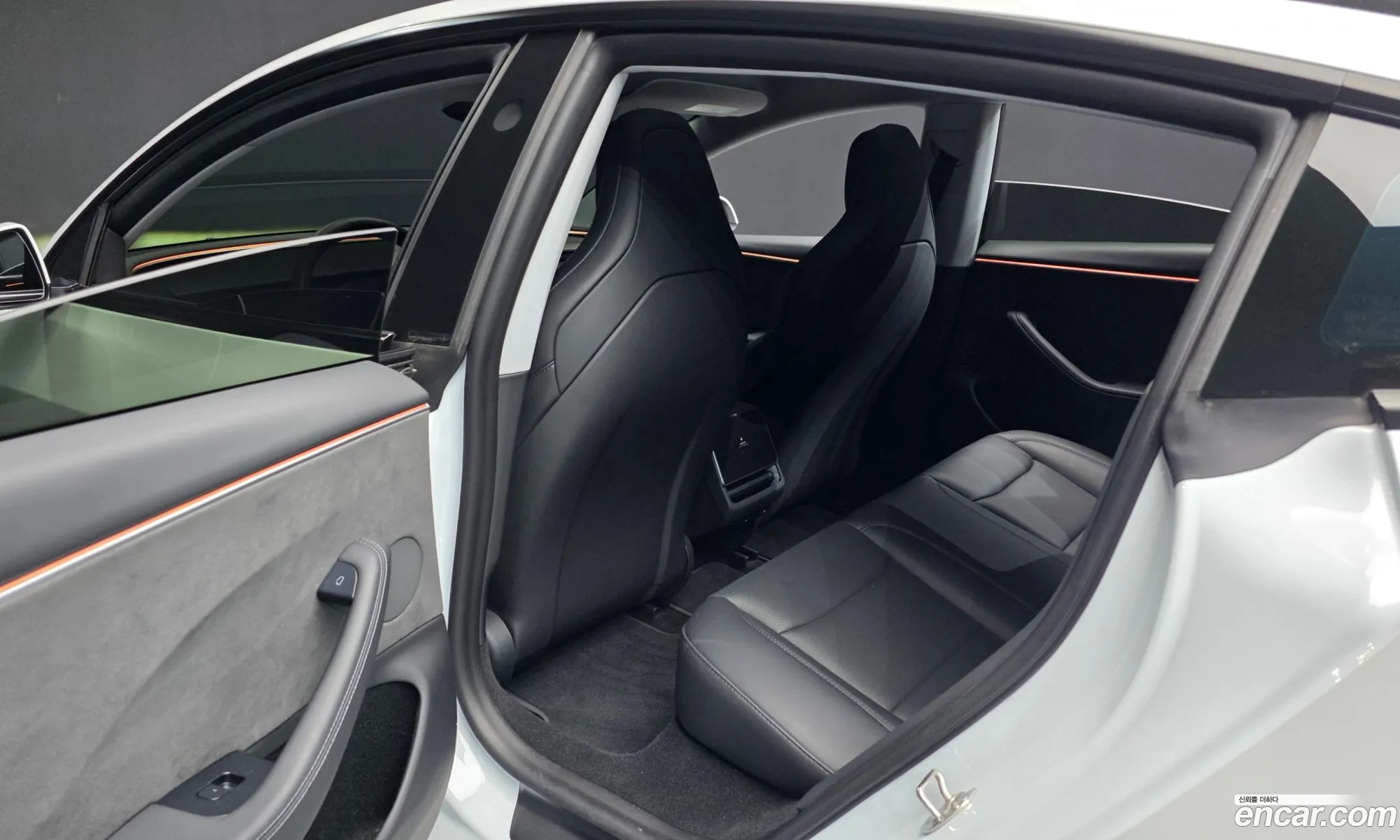 Tesla Model 3 2024 LRW3E7ET2RC242159 — 24